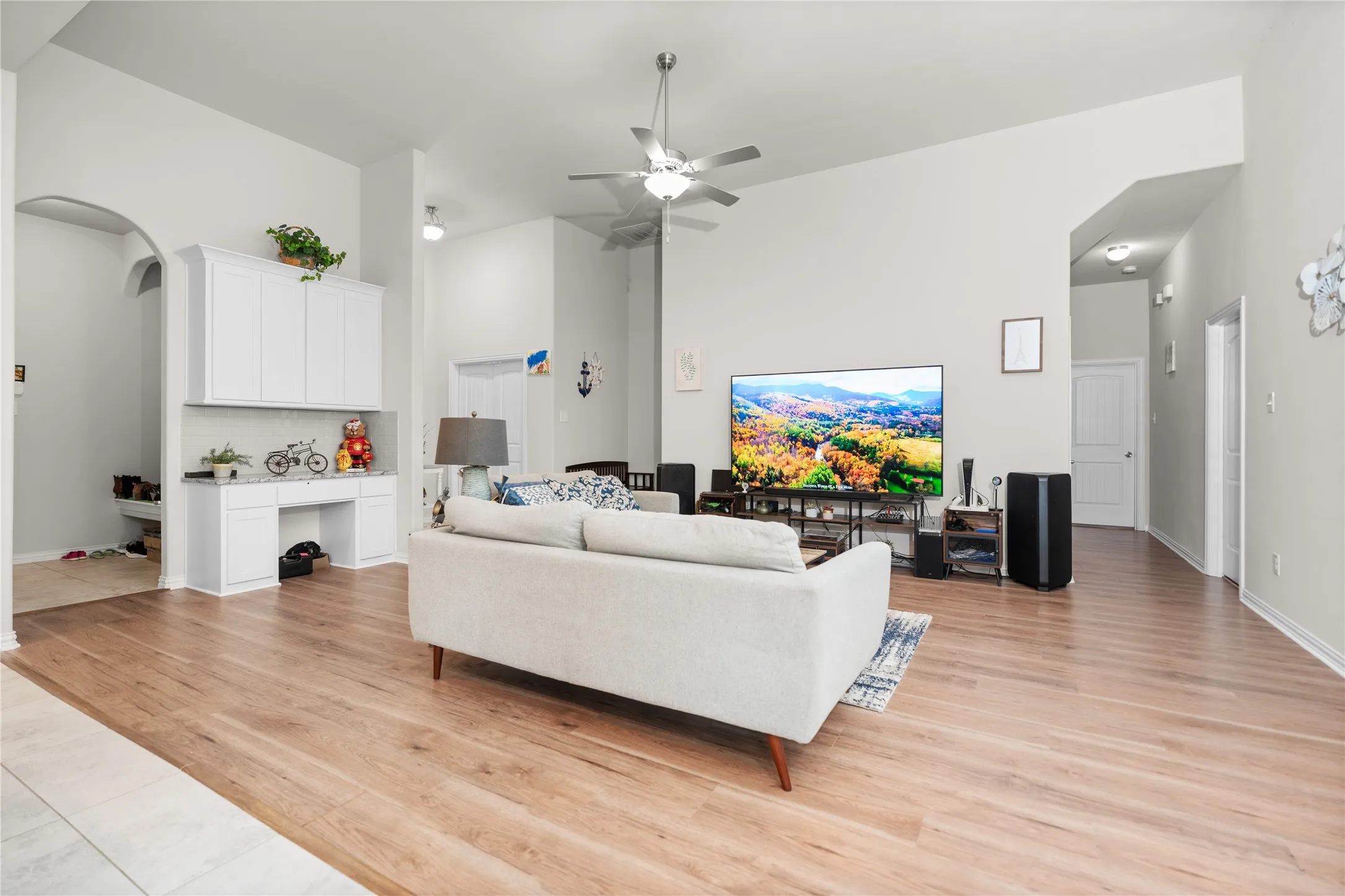 Single Family Residence For Sale in Tarrant County , 4424 Terraview Drive, Arlington, Texas 76001, 4 Bedroom, 3 Bathroom, 2 Garage spaces, 2,284 Sqft, built in 2022, Price $419,000, mls#21341160, Real Estate Agent in Arlington, Homes For Sale in Tarrant county, Homes For Sale in Arlington, Realtor in Arlington Texas, Real Estate Brokerage Independent Realty Texas, Luminita Cordes Realtor