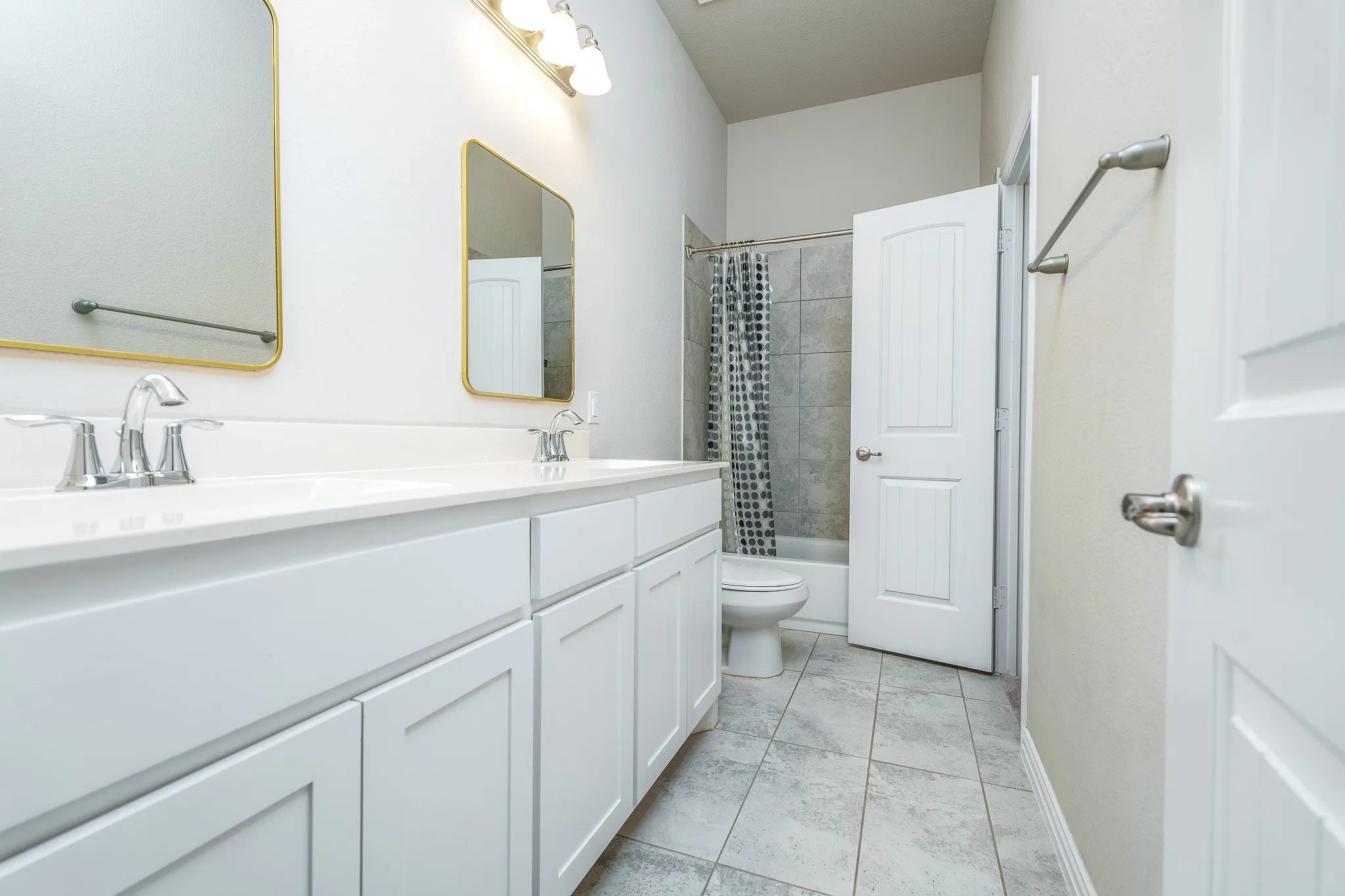 Single Family Residence For Sale in Tarrant County , 4424 Terraview Drive, Arlington, Texas 76001, 4 Bedroom, 3 Bathroom, 2 Garage spaces, 2,284 Sqft, built in 2022, Price $419,000, mls#21341160, Real Estate Agent in Arlington, Homes For Sale in Tarrant county, Homes For Sale in Arlington, Realtor in Arlington Texas, Real Estate Brokerage Independent Realty Texas, Luminita Cordes Realtor