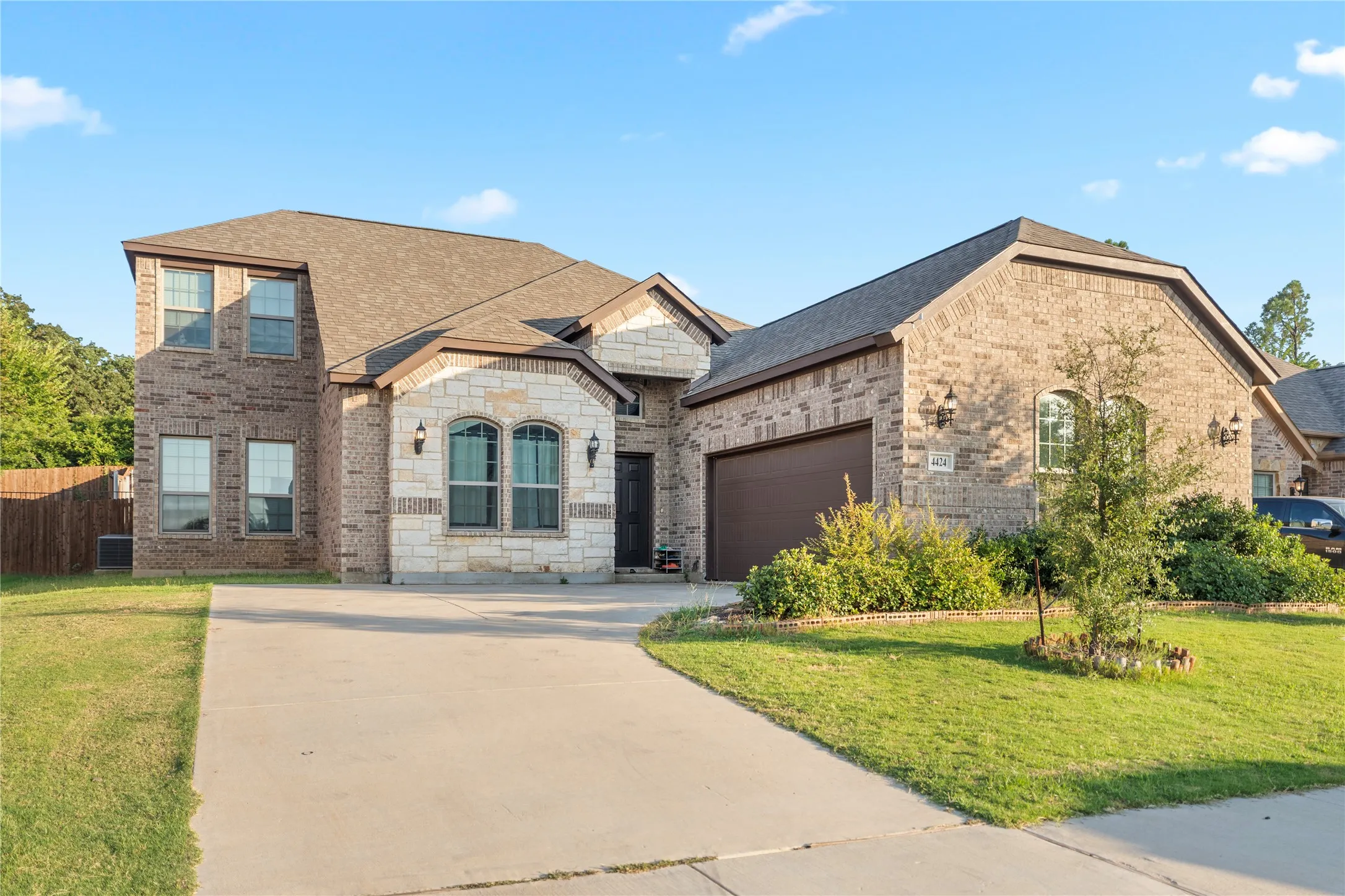 Single Family Residence For Sale in Tarrant County , 4424 Terraview Drive, Arlington, Texas 76001, 4 Bedroom, 3 Bathroom, 2 Garage spaces, 2,284 Sqft, built in 2022, Price $419,000, mls#21341160, Real Estate Agent in Arlington, Homes For Sale in Tarrant county, Homes For Sale in Arlington, Realtor in Arlington Texas, Real Estate Brokerage Independent Realty Texas, Luminita Cordes Realtor