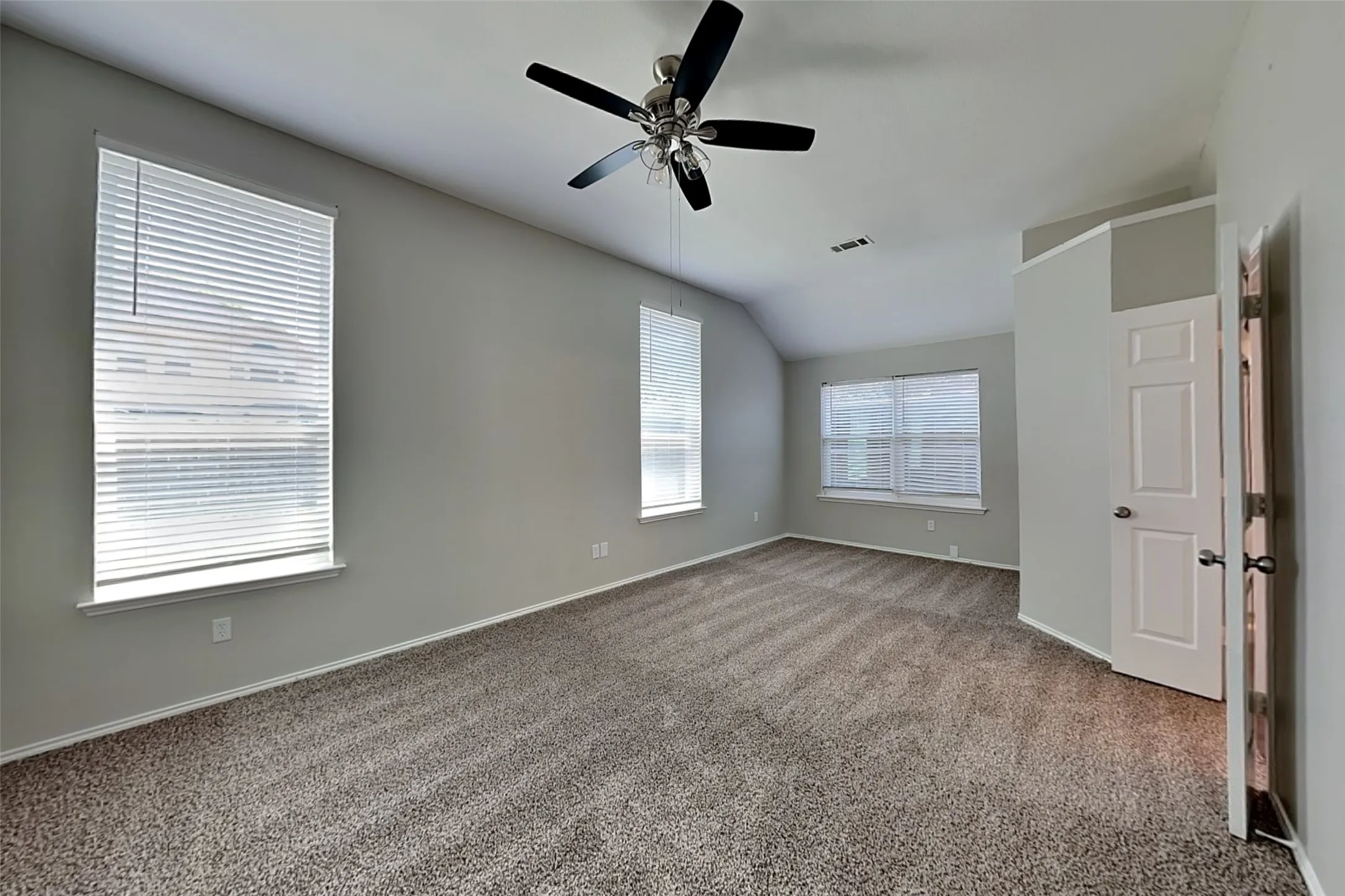 Single Family Residence For Rent in Denton County , 1626 Mallard Drive, Corinth, Texas 76210, 4 Bedroom, 2 Bathroom, 2 Garage spaces, 2,110 Sqft, built in 1998, mls#21341163, Real Estate Agent in Corinth, Homes For Rent in Denton county, Homes For Rent in Corinth, Realtor in Corinth Texas, Real Estate Brokerage Independent Realty Texas, Luminita Cordes Realtor