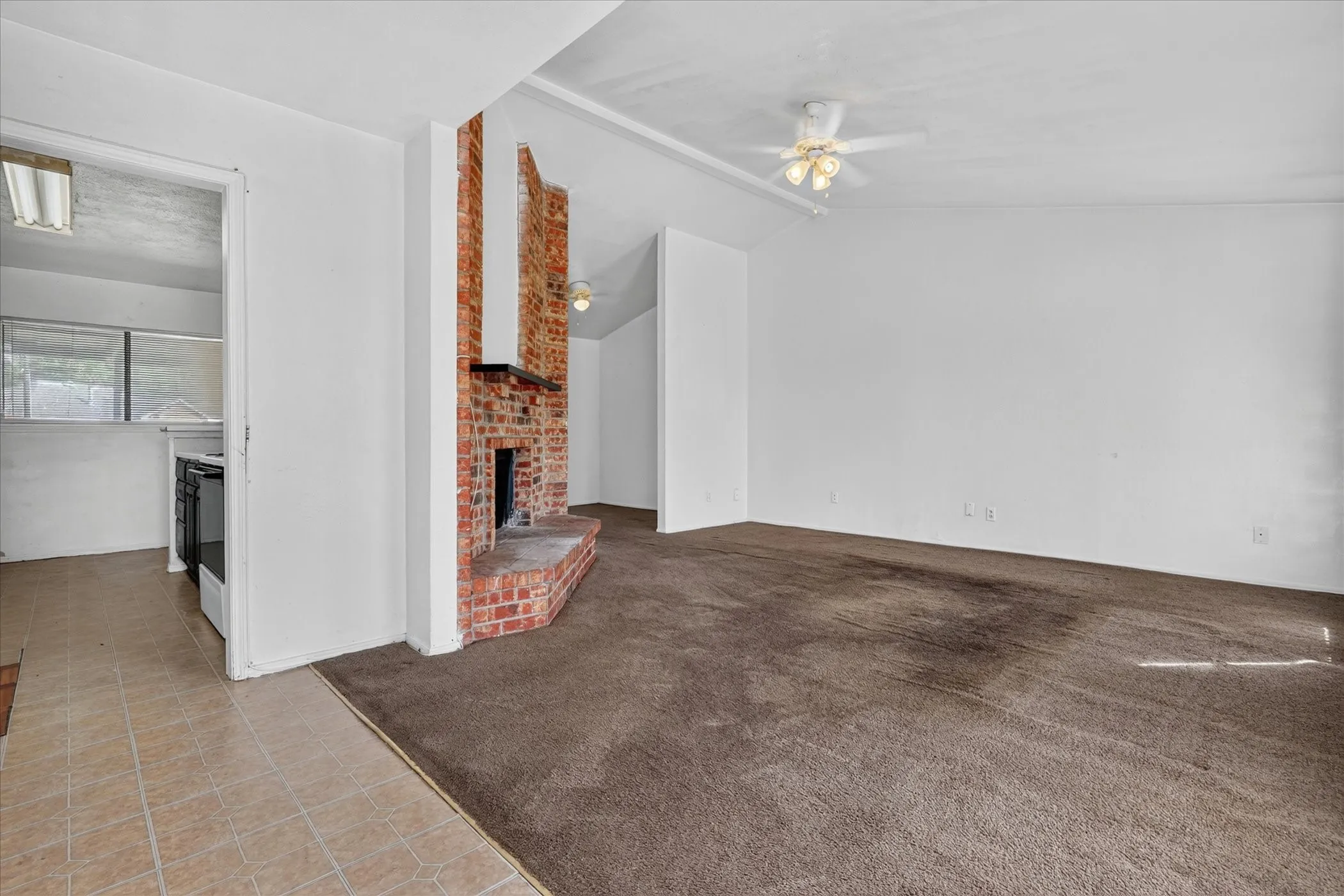 Single Family Residence For Sale in Dallas County , 481 WEAVER Street, Cedar Hill, Texas 75104, 3 Bedroom, 2 Bathroom, Garage spaces, 1,984 Sqft, built in 1985, mls#21340769, Real Estate Agent in Cedar Hill, Homes For Sale in Dallas county, Homes For Sale in Cedar Hill, Realtor in Cedar Hill Texas, Real Estate Brokerage Independent Realty Texas, Luminita Cordes Realtor