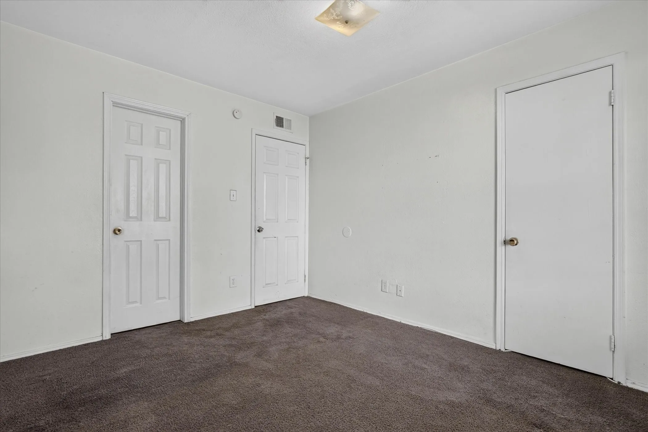 Single Family Residence For Sale in Dallas County , 481 WEAVER Street, Cedar Hill, Texas 75104, 3 Bedroom, 2 Bathroom, Garage spaces, 1,984 Sqft, built in 1985, mls#21340769, Real Estate Agent in Cedar Hill, Homes For Sale in Dallas county, Homes For Sale in Cedar Hill, Realtor in Cedar Hill Texas, Real Estate Brokerage Independent Realty Texas, Luminita Cordes Realtor
