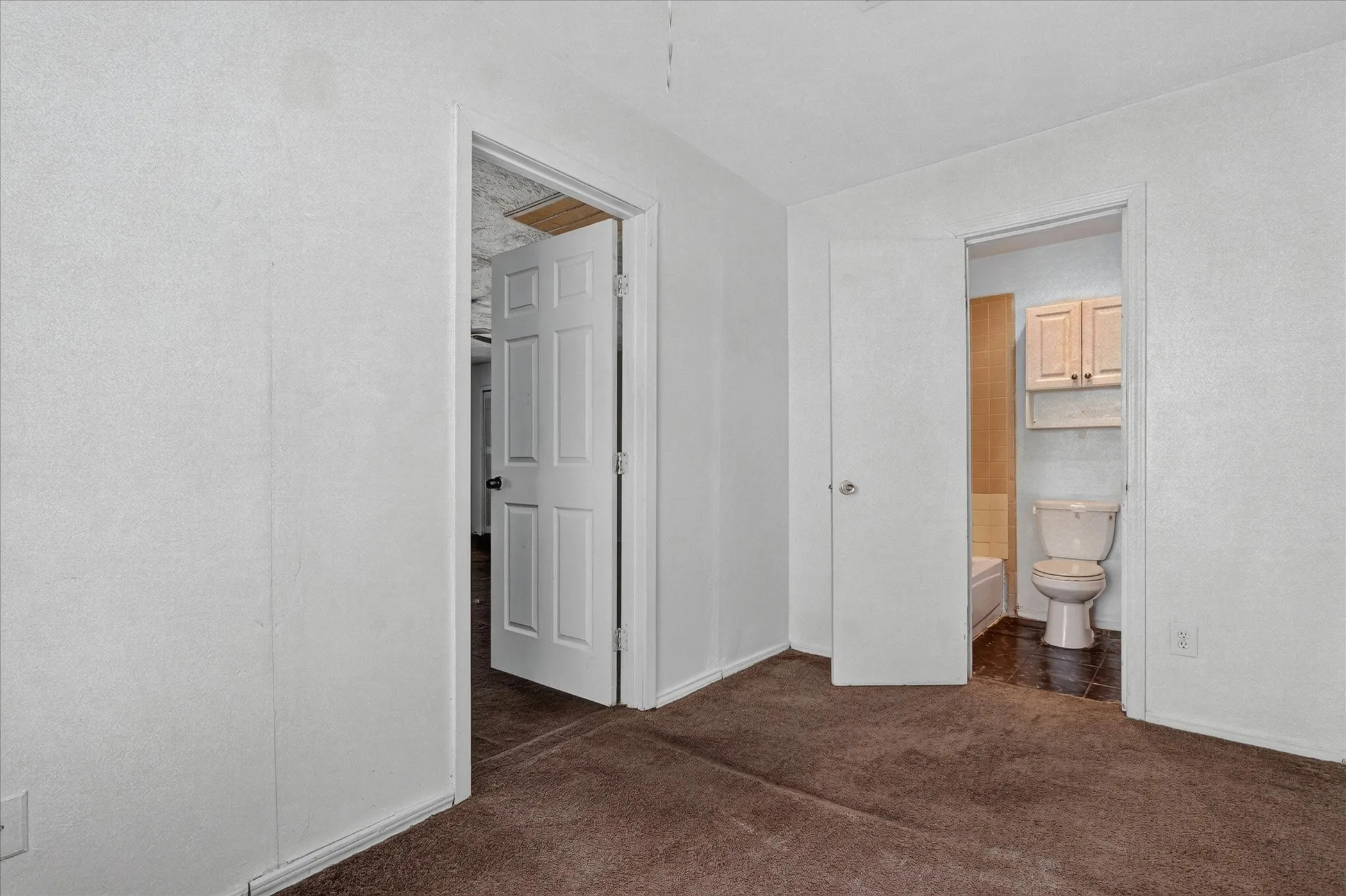Single Family Residence For Sale in Dallas County , 481 WEAVER Street, Cedar Hill, Texas 75104, 3 Bedroom, 2 Bathroom, Garage spaces, 1,984 Sqft, built in 1985, mls#21340769, Real Estate Agent in Cedar Hill, Homes For Sale in Dallas county, Homes For Sale in Cedar Hill, Realtor in Cedar Hill Texas, Real Estate Brokerage Independent Realty Texas, Luminita Cordes Realtor