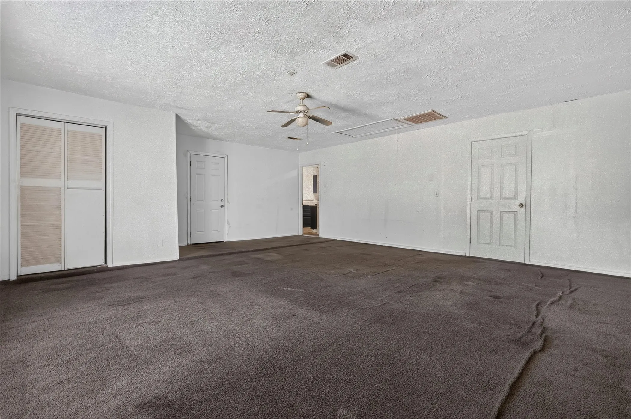 Single Family Residence For Sale in Dallas County , 481 WEAVER Street, Cedar Hill, Texas 75104, 3 Bedroom, 2 Bathroom, Garage spaces, 1,984 Sqft, built in 1985, mls#21340769, Real Estate Agent in Cedar Hill, Homes For Sale in Dallas county, Homes For Sale in Cedar Hill, Realtor in Cedar Hill Texas, Real Estate Brokerage Independent Realty Texas, Luminita Cordes Realtor