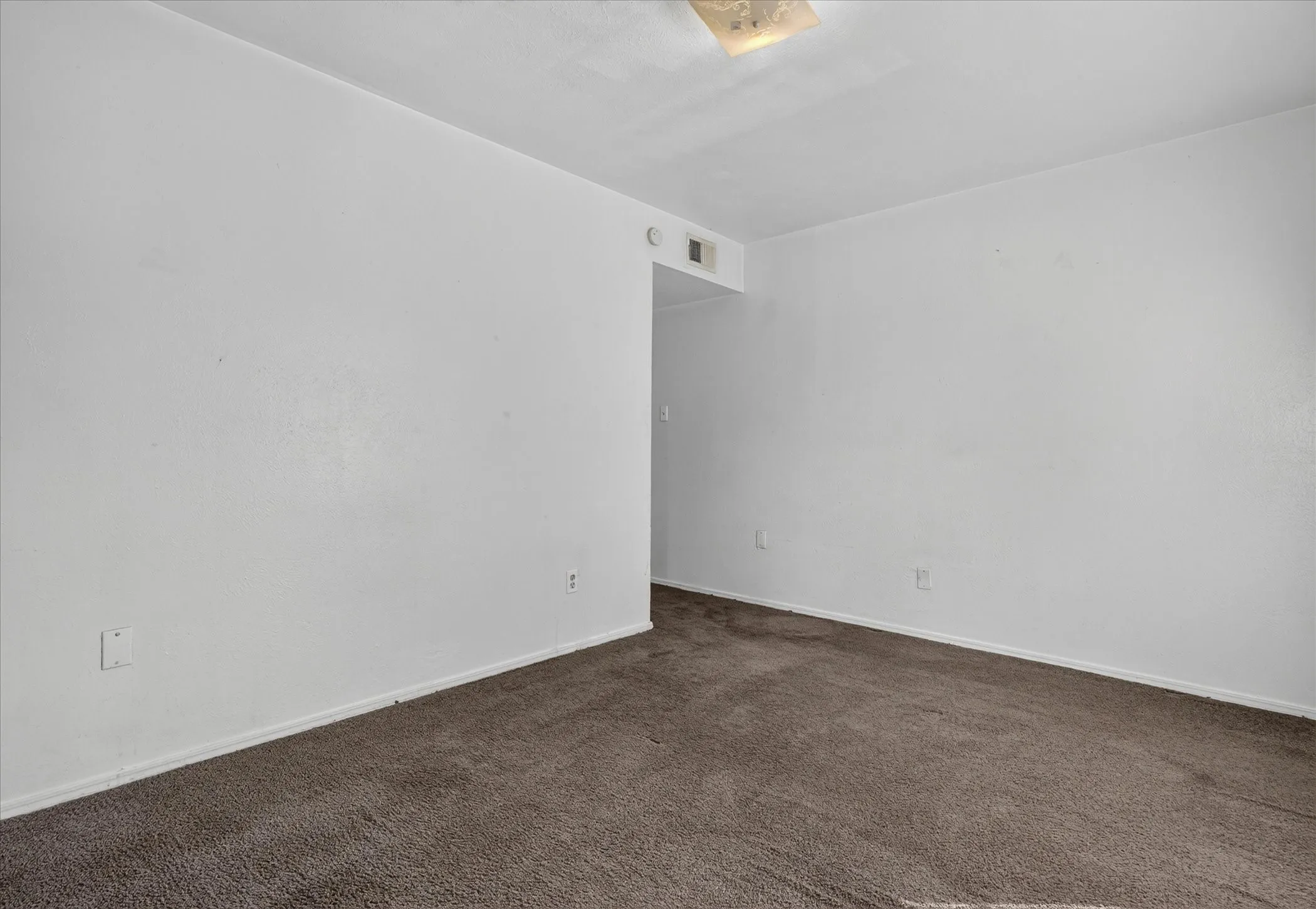 Single Family Residence For Sale in Dallas County , 481 WEAVER Street, Cedar Hill, Texas 75104, 3 Bedroom, 2 Bathroom, Garage spaces, 1,984 Sqft, built in 1985, mls#21340769, Real Estate Agent in Cedar Hill, Homes For Sale in Dallas county, Homes For Sale in Cedar Hill, Realtor in Cedar Hill Texas, Real Estate Brokerage Independent Realty Texas, Luminita Cordes Realtor