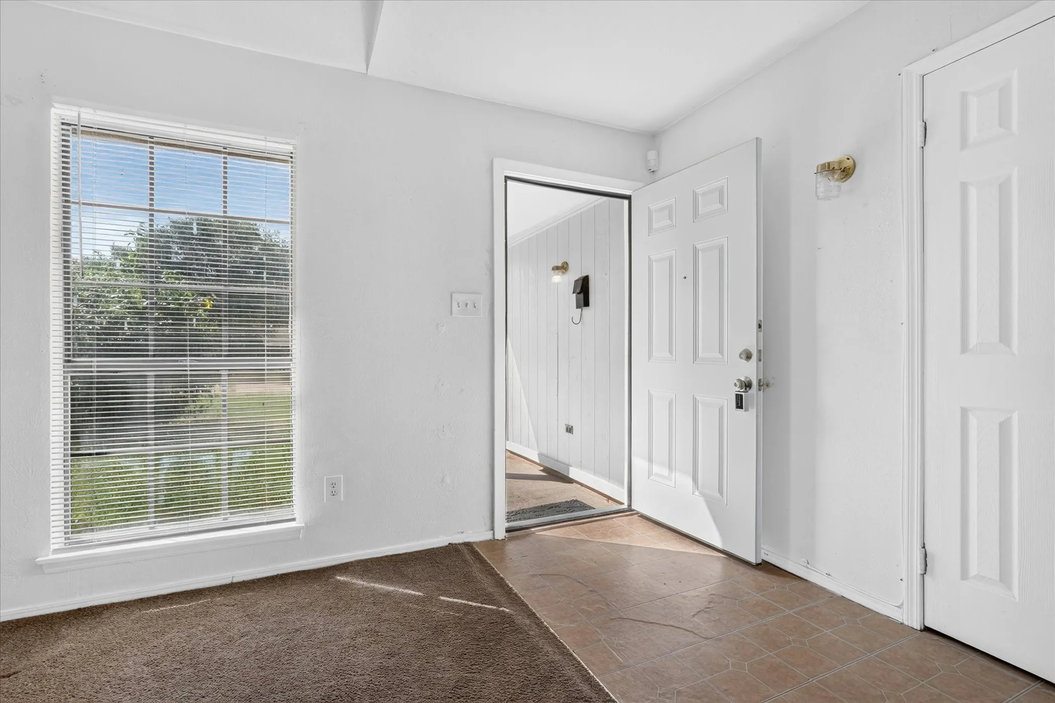 Single Family Residence For Sale in Dallas County , 481 WEAVER Street, Cedar Hill, Texas 75104, 3 Bedroom, 2 Bathroom, Garage spaces, 1,984 Sqft, built in 1985, mls#21340769, Real Estate Agent in Cedar Hill, Homes For Sale in Dallas county, Homes For Sale in Cedar Hill, Realtor in Cedar Hill Texas, Real Estate Brokerage Independent Realty Texas, Luminita Cordes Realtor