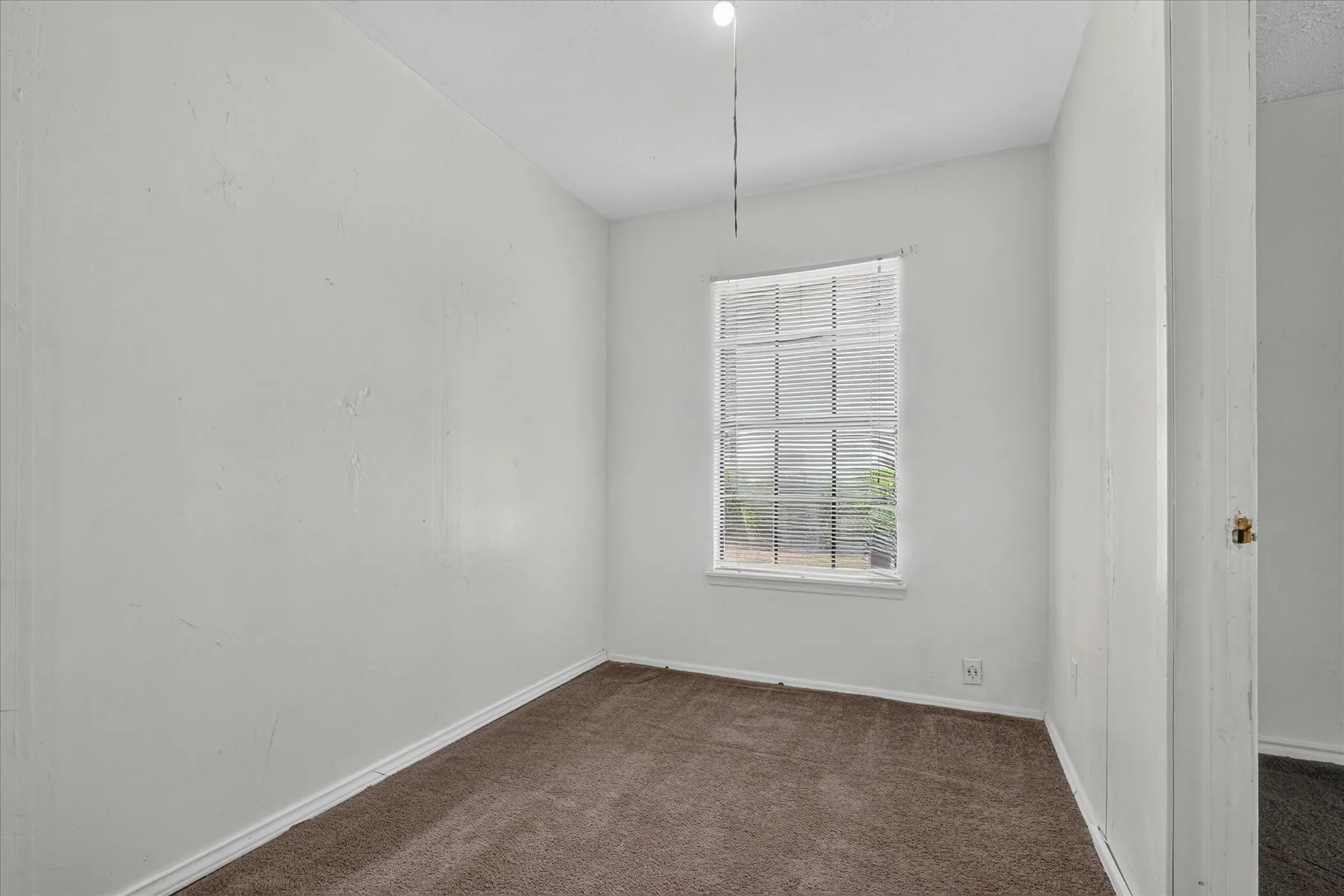 Single Family Residence For Sale in Dallas County , 481 WEAVER Street, Cedar Hill, Texas 75104, 3 Bedroom, 2 Bathroom, Garage spaces, 1,984 Sqft, built in 1985, mls#21340769, Real Estate Agent in Cedar Hill, Homes For Sale in Dallas county, Homes For Sale in Cedar Hill, Realtor in Cedar Hill Texas, Real Estate Brokerage Independent Realty Texas, Luminita Cordes Realtor