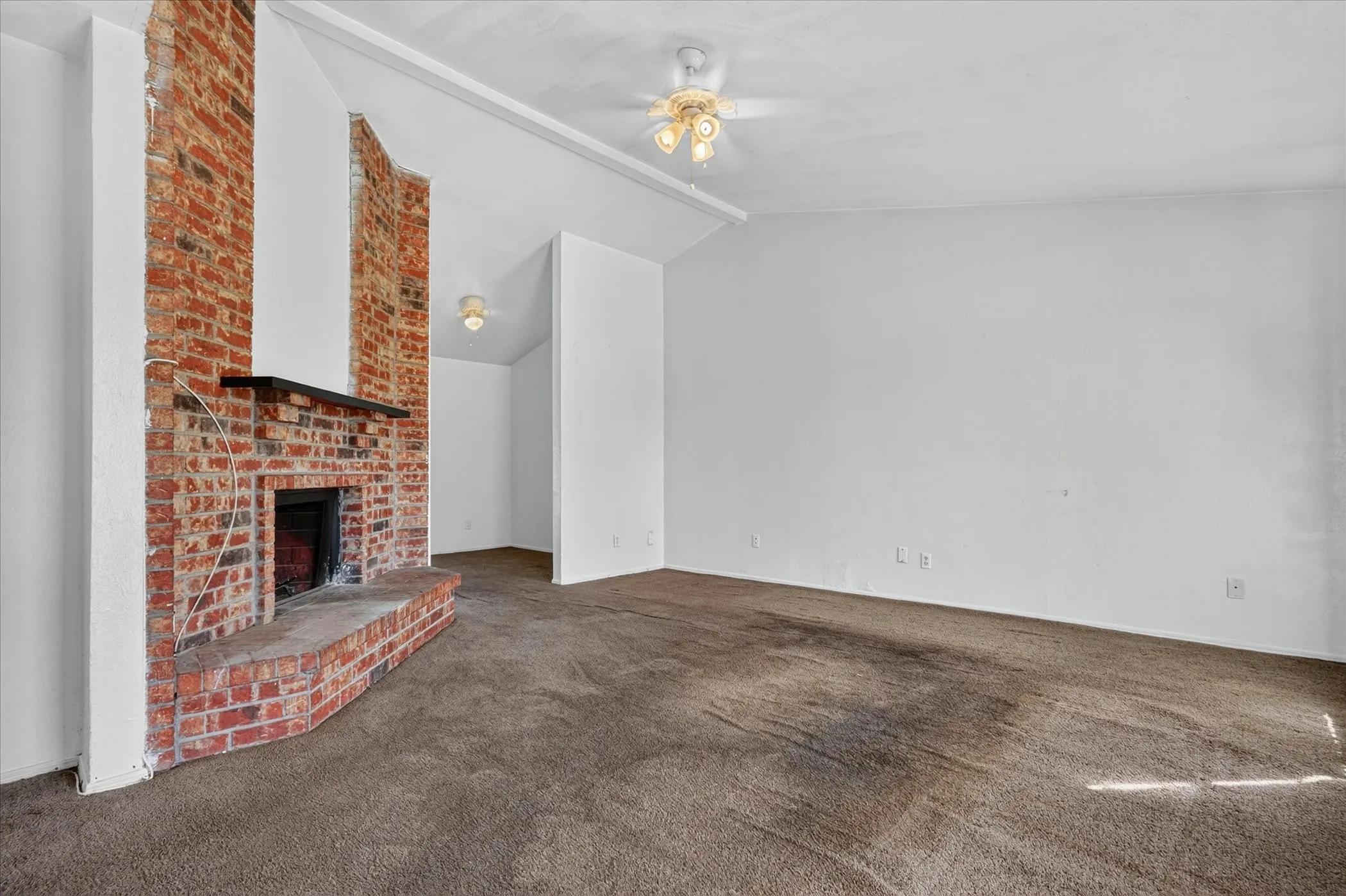 Single Family Residence For Sale in Dallas County , 481 WEAVER Street, Cedar Hill, Texas 75104, 3 Bedroom, 2 Bathroom, Garage spaces, 1,984 Sqft, built in 1985, mls#21340769, Real Estate Agent in Cedar Hill, Homes For Sale in Dallas county, Homes For Sale in Cedar Hill, Realtor in Cedar Hill Texas, Real Estate Brokerage Independent Realty Texas, Luminita Cordes Realtor