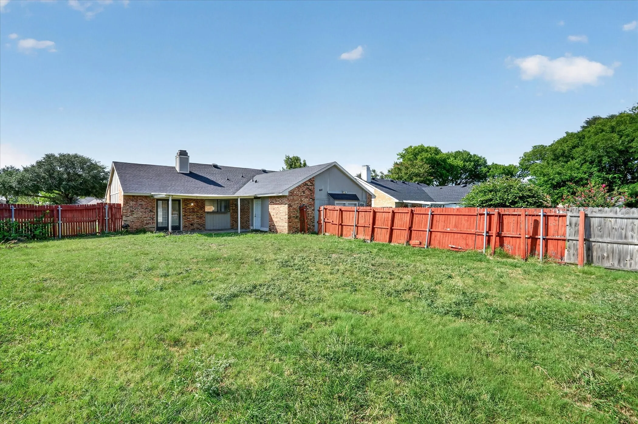 Single Family Residence For Sale in Dallas County , 481 WEAVER Street, Cedar Hill, Texas 75104, 3 Bedroom, 2 Bathroom, Garage spaces, 1,984 Sqft, built in 1985, mls#21340769, Real Estate Agent in Cedar Hill, Homes For Sale in Dallas county, Homes For Sale in Cedar Hill, Realtor in Cedar Hill Texas, Real Estate Brokerage Independent Realty Texas, Luminita Cordes Realtor