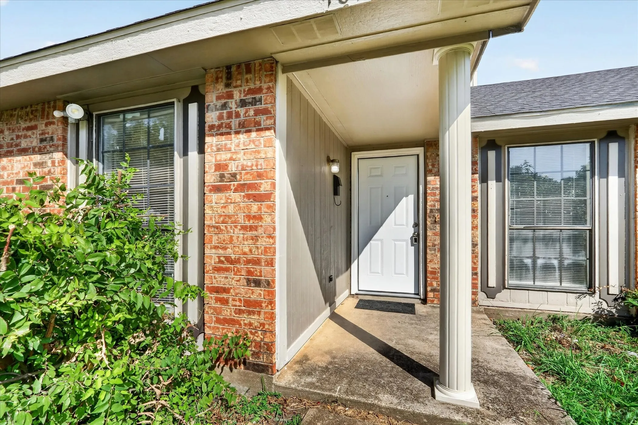 Single Family Residence For Sale in Dallas County , 481 WEAVER Street, Cedar Hill, Texas 75104, 3 Bedroom, 2 Bathroom, Garage spaces, 1,984 Sqft, built in 1985, mls#21340769, Real Estate Agent in Cedar Hill, Homes For Sale in Dallas county, Homes For Sale in Cedar Hill, Realtor in Cedar Hill Texas, Real Estate Brokerage Independent Realty Texas, Luminita Cordes Realtor