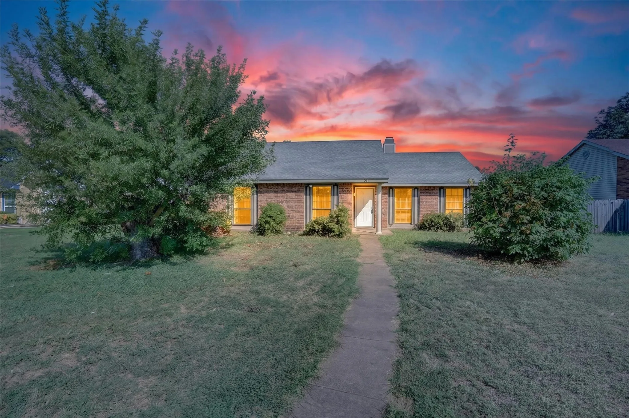 Single Family Residence For Sale in Dallas County , 481 WEAVER Street, Cedar Hill, Texas 75104, 3 Bedroom, 2 Bathroom, Garage spaces, 1,984 Sqft, built in 1985, mls#21340769, Real Estate Agent in Cedar Hill, Homes For Sale in Dallas county, Homes For Sale in Cedar Hill, Realtor in Cedar Hill Texas, Real Estate Brokerage Independent Realty Texas, Luminita Cordes Realtor