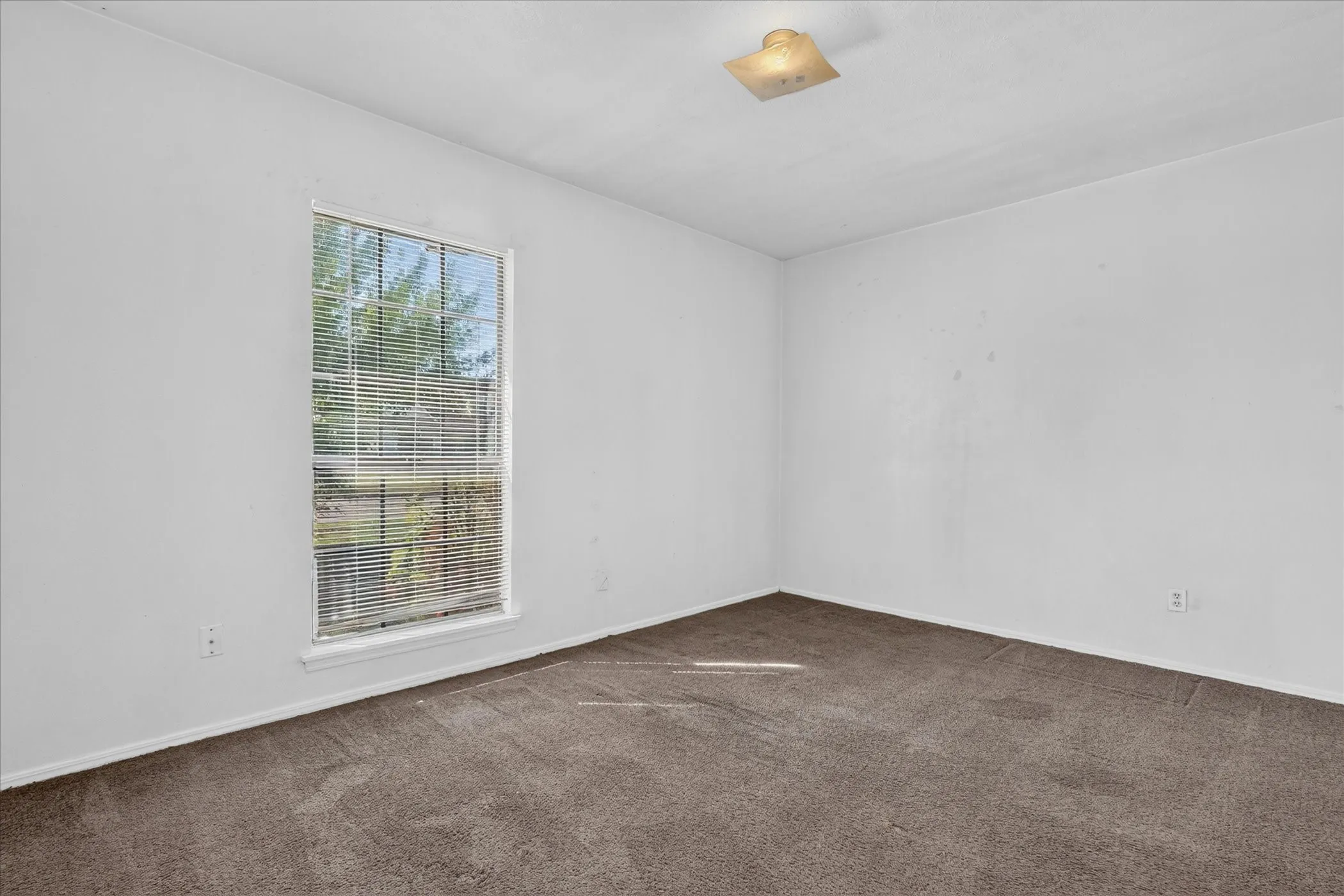 Single Family Residence For Sale in Dallas County , 481 WEAVER Street, Cedar Hill, Texas 75104, 3 Bedroom, 2 Bathroom, Garage spaces, 1,984 Sqft, built in 1985, mls#21340769, Real Estate Agent in Cedar Hill, Homes For Sale in Dallas county, Homes For Sale in Cedar Hill, Realtor in Cedar Hill Texas, Real Estate Brokerage Independent Realty Texas, Luminita Cordes Realtor