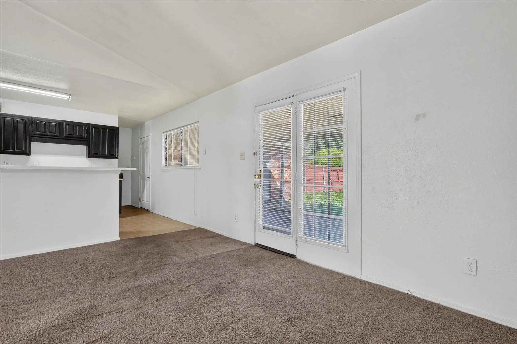 Single Family Residence For Sale in Dallas County , 481 WEAVER Street, Cedar Hill, Texas 75104, 3 Bedroom, 2 Bathroom, Garage spaces, 1,984 Sqft, built in 1985, mls#21340769, Real Estate Agent in Cedar Hill, Homes For Sale in Dallas county, Homes For Sale in Cedar Hill, Realtor in Cedar Hill Texas, Real Estate Brokerage Independent Realty Texas, Luminita Cordes Realtor
