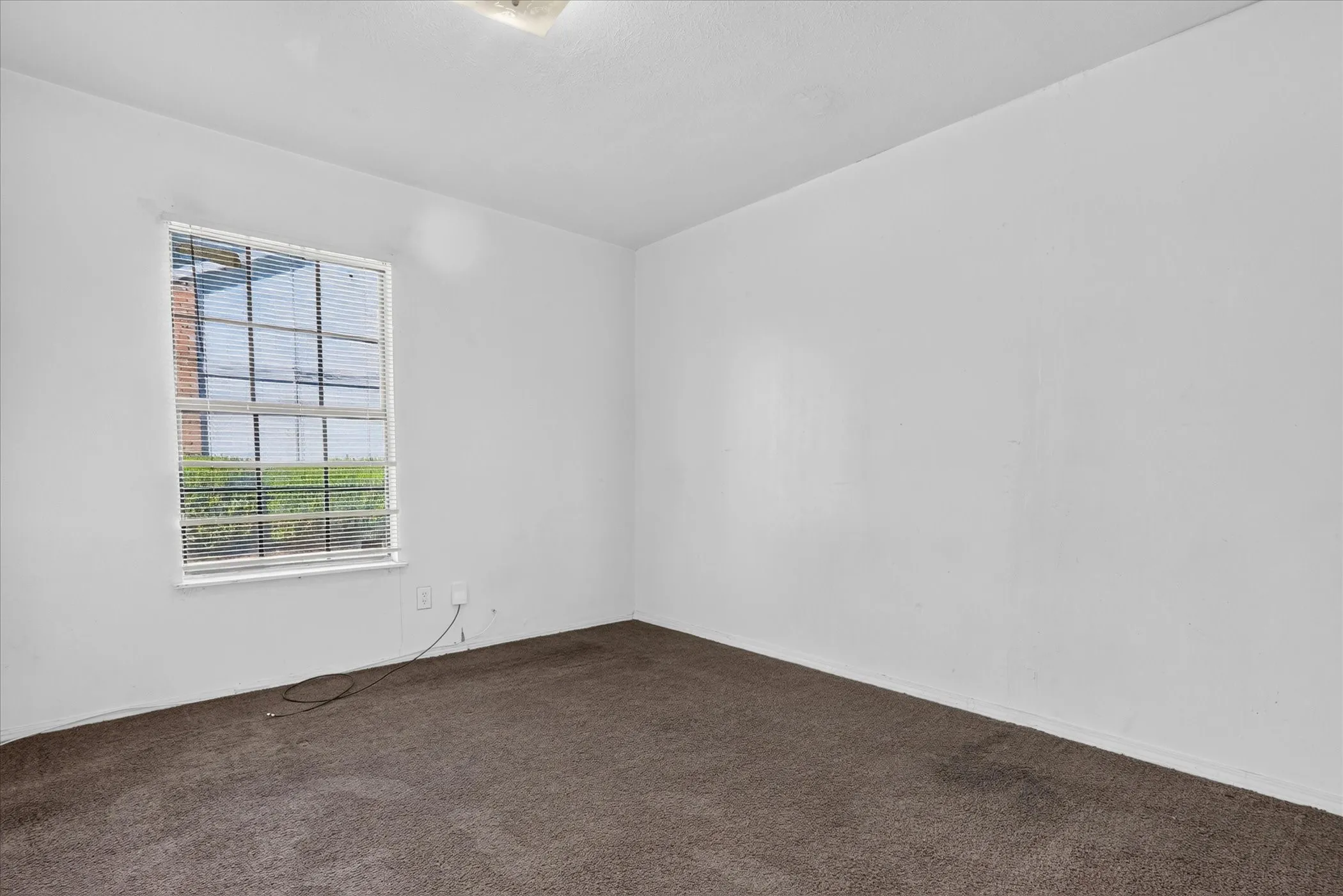 Single Family Residence For Sale in Dallas County , 481 WEAVER Street, Cedar Hill, Texas 75104, 3 Bedroom, 2 Bathroom, Garage spaces, 1,984 Sqft, built in 1985, mls#21340769, Real Estate Agent in Cedar Hill, Homes For Sale in Dallas county, Homes For Sale in Cedar Hill, Realtor in Cedar Hill Texas, Real Estate Brokerage Independent Realty Texas, Luminita Cordes Realtor
