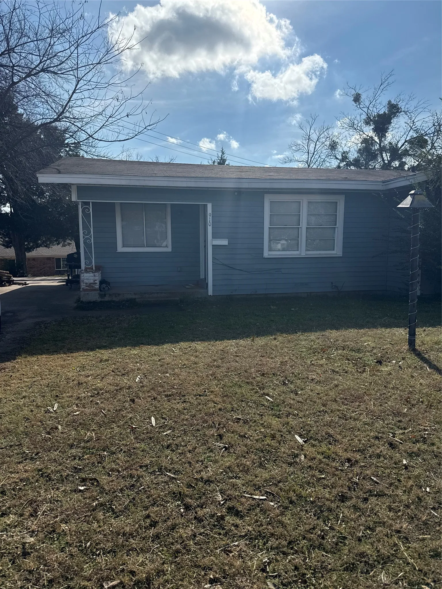 Single Family Residence For Rent in Montague County , 910 Circle Drive, Bowie, Texas 76230, 2 Bedroom, 2 Bathroom, Garage spaces, 1,260 Sqft, built in 1940, mls#21334108, Real Estate Agent in Bowie, Homes For Rent in Montague county, Homes For Rent in Bowie, Realtor in Bowie Texas, Real Estate Brokerage Independent Realty Texas, Luminita Cordes Realtor