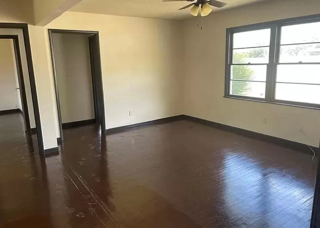 Single Family Residence For Rent in Montague County , 910 Circle Drive, Bowie, Texas 76230, 2 Bedroom, 2 Bathroom, Garage spaces, 1,260 Sqft, built in 1940, mls#21334108, Real Estate Agent in Bowie, Homes For Rent in Montague county, Homes For Rent in Bowie, Realtor in Bowie Texas, Real Estate Brokerage Independent Realty Texas, Luminita Cordes Realtor