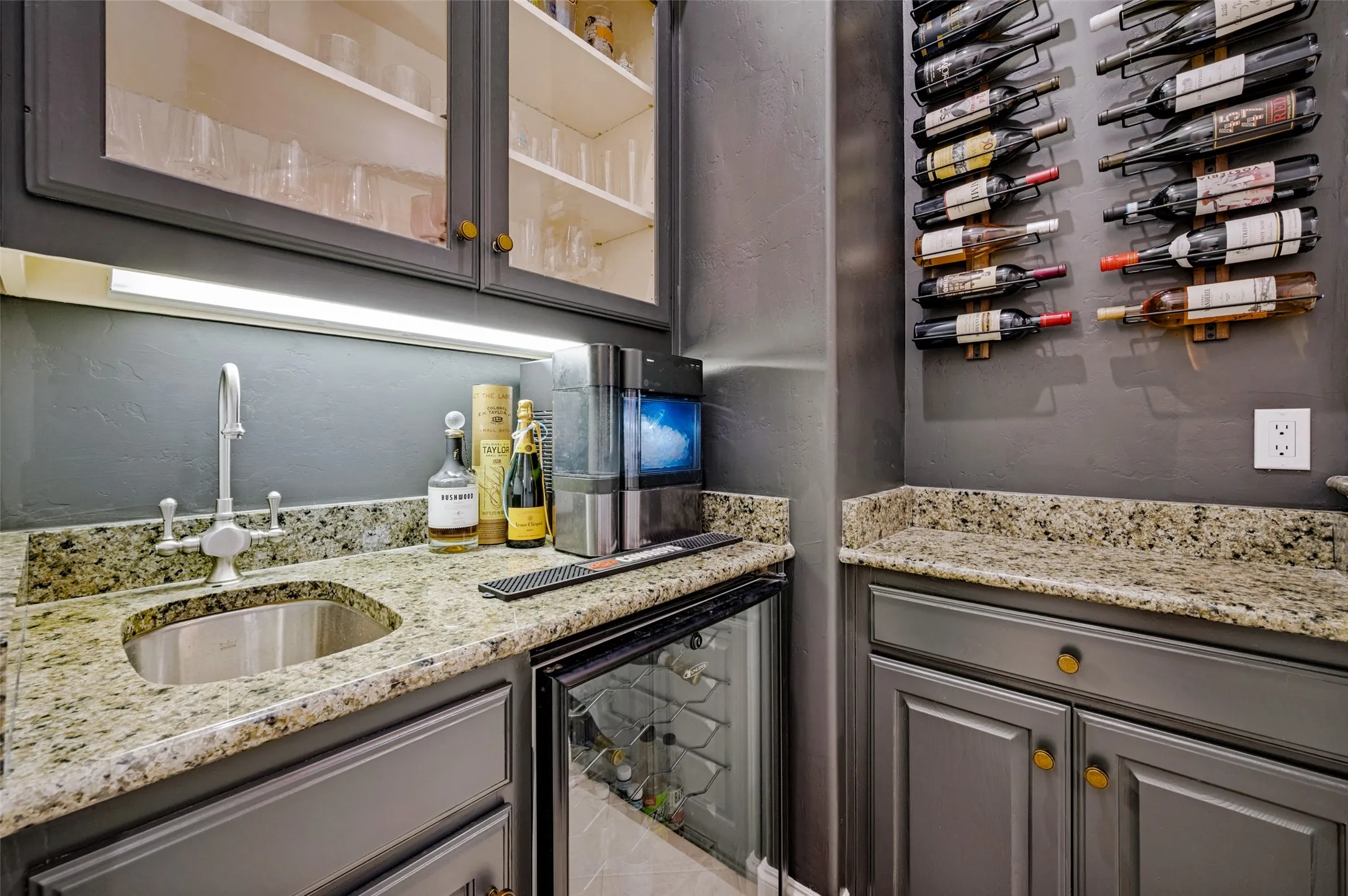 Single Family Residence For Sale in Collin County , 5902 Arrowhead Drive, Frisco, Texas 75034, 4 Bedroom, 4 Bathroom, 2 Garage spaces, 3,676 Sqft, built in 2002, mls#21341172, Real Estate Agent in Frisco, Homes For Sale in Collin county, Homes For Sale in Frisco, Realtor in Frisco Texas, Real Estate Brokerage Independent Realty Texas, Luminita Cordes Realtor