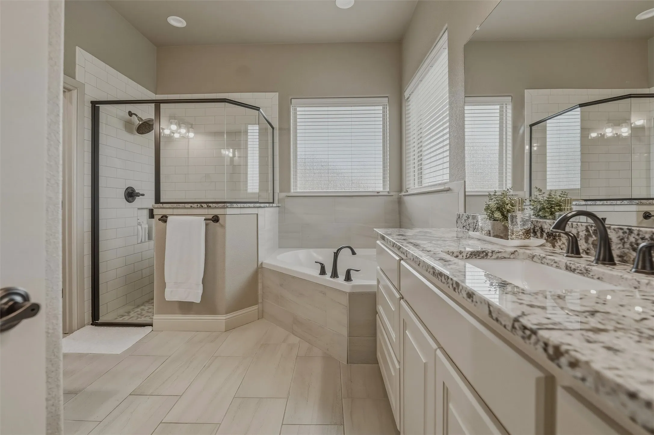 Single Family Residence For Sale in Johnson County , 125 Oak View Drive, Godley, Texas 76044, 4 Bedroom, 2 Bathroom, 2 Garage spaces, 2,198 Sqft, built in 2019, mls#21339783, Real Estate Agent in Godley, Homes For Sale in Johnson county, Homes For Sale in Godley, Realtor in Godley Texas, Real Estate Brokerage Independent Realty Texas, Luminita Cordes Realtor