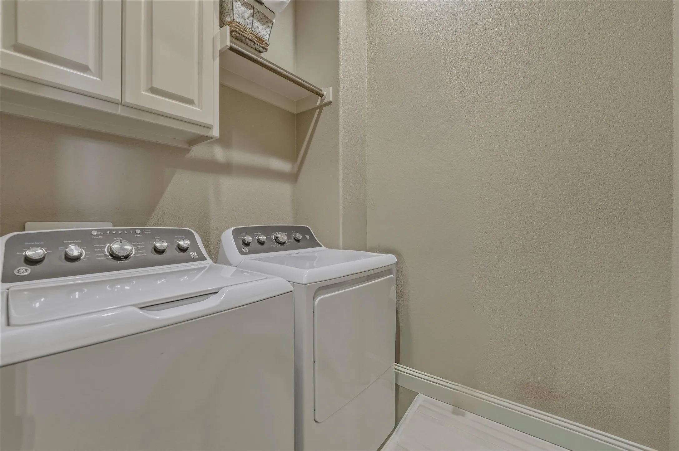 Single Family Residence For Sale in Johnson County , 125 Oak View Drive, Godley, Texas 76044, 4 Bedroom, 2 Bathroom, 2 Garage spaces, 2,198 Sqft, built in 2019, mls#21339783, Real Estate Agent in Godley, Homes For Sale in Johnson county, Homes For Sale in Godley, Realtor in Godley Texas, Real Estate Brokerage Independent Realty Texas, Luminita Cordes Realtor