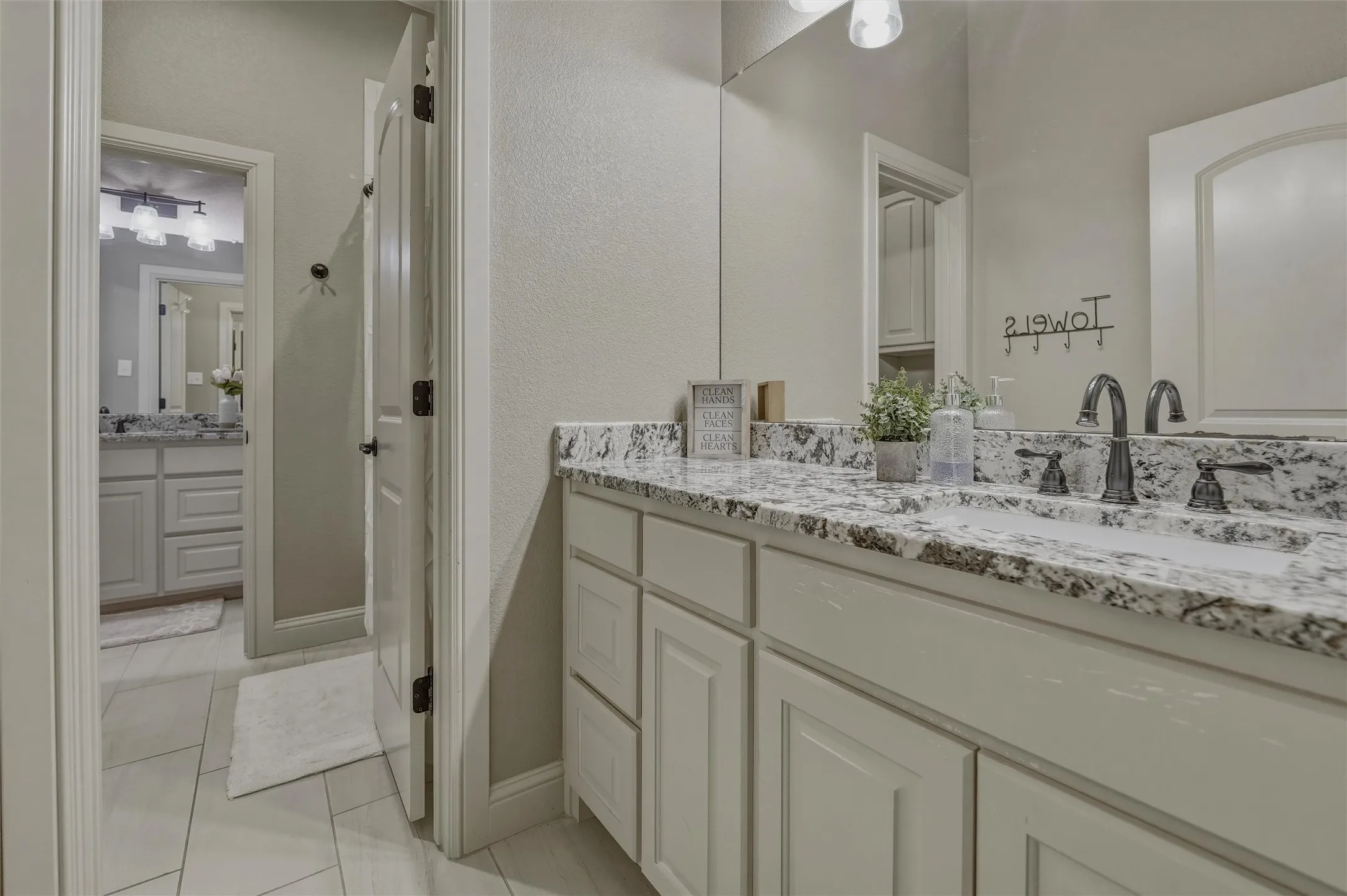 Single Family Residence For Sale in Johnson County , 125 Oak View Drive, Godley, Texas 76044, 4 Bedroom, 2 Bathroom, 2 Garage spaces, 2,198 Sqft, built in 2019, mls#21339783, Real Estate Agent in Godley, Homes For Sale in Johnson county, Homes For Sale in Godley, Realtor in Godley Texas, Real Estate Brokerage Independent Realty Texas, Luminita Cordes Realtor