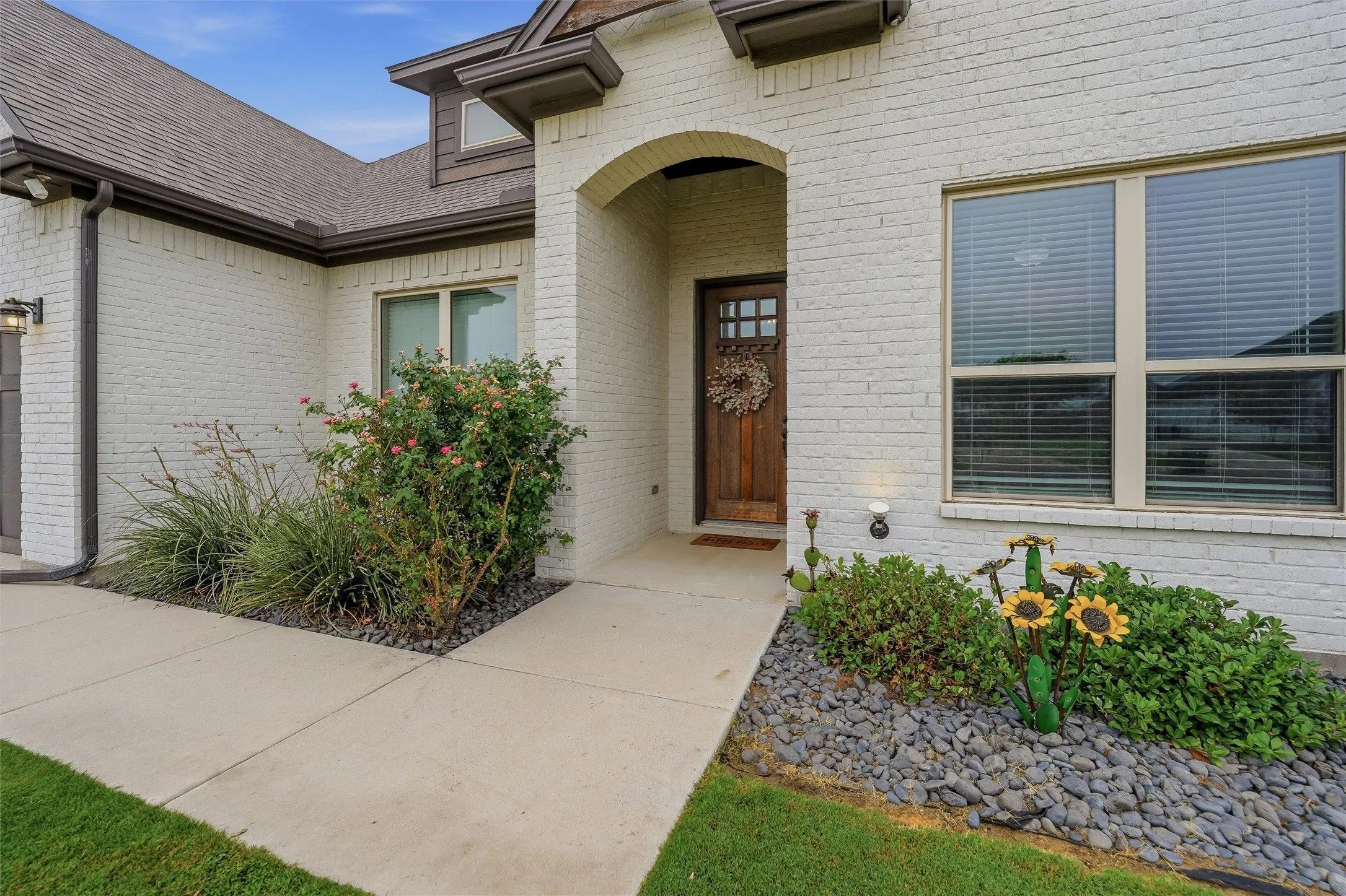 Single Family Residence For Sale in Johnson County , 125 Oak View Drive, Godley, Texas 76044, 4 Bedroom, 2 Bathroom, 2 Garage spaces, 2,198 Sqft, built in 2019, mls#21339783, Real Estate Agent in Godley, Homes For Sale in Johnson county, Homes For Sale in Godley, Realtor in Godley Texas, Real Estate Brokerage Independent Realty Texas, Luminita Cordes Realtor