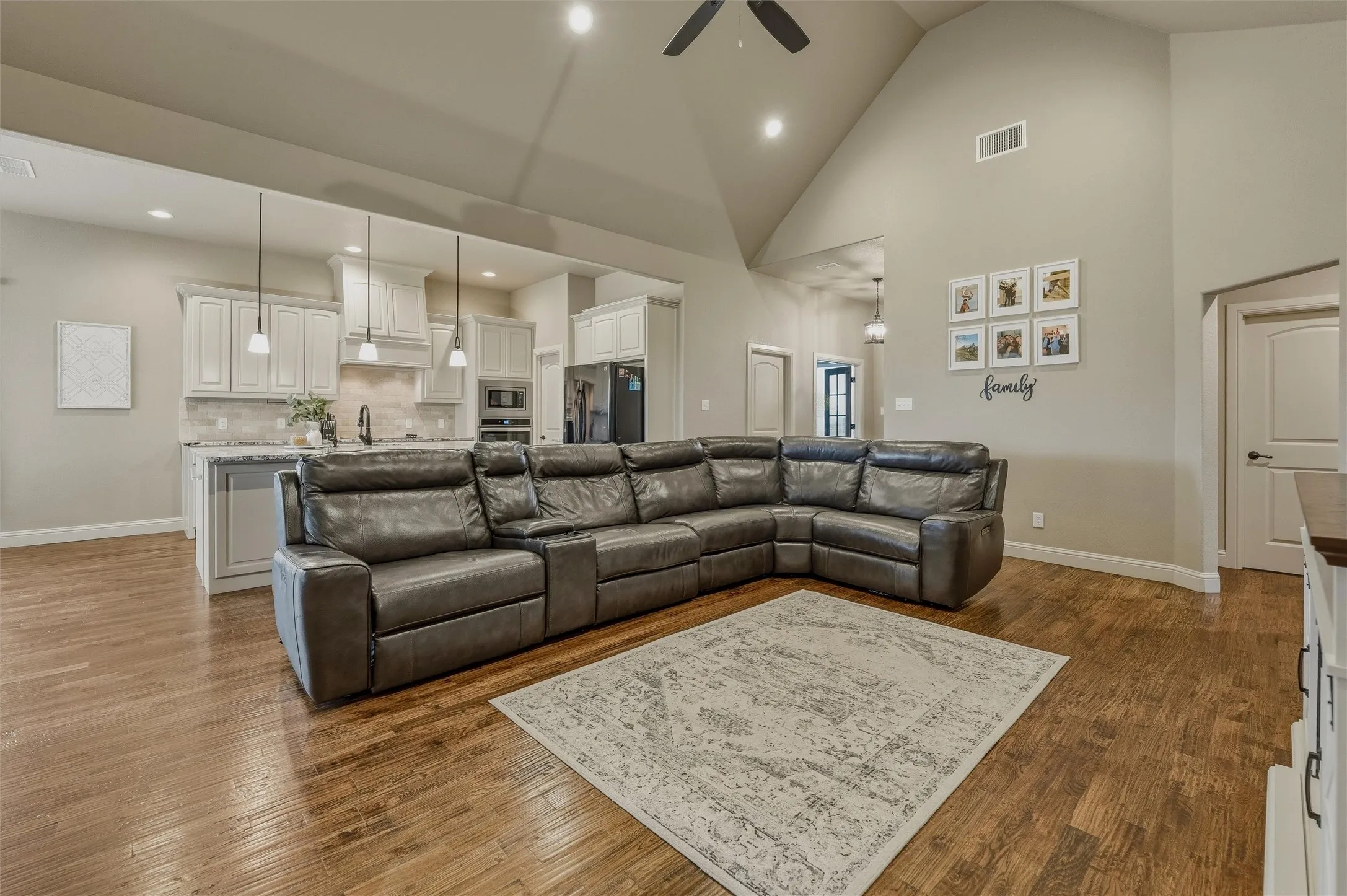 Single Family Residence For Sale in Johnson County , 125 Oak View Drive, Godley, Texas 76044, 4 Bedroom, 2 Bathroom, 2 Garage spaces, 2,198 Sqft, built in 2019, mls#21339783, Real Estate Agent in Godley, Homes For Sale in Johnson county, Homes For Sale in Godley, Realtor in Godley Texas, Real Estate Brokerage Independent Realty Texas, Luminita Cordes Realtor