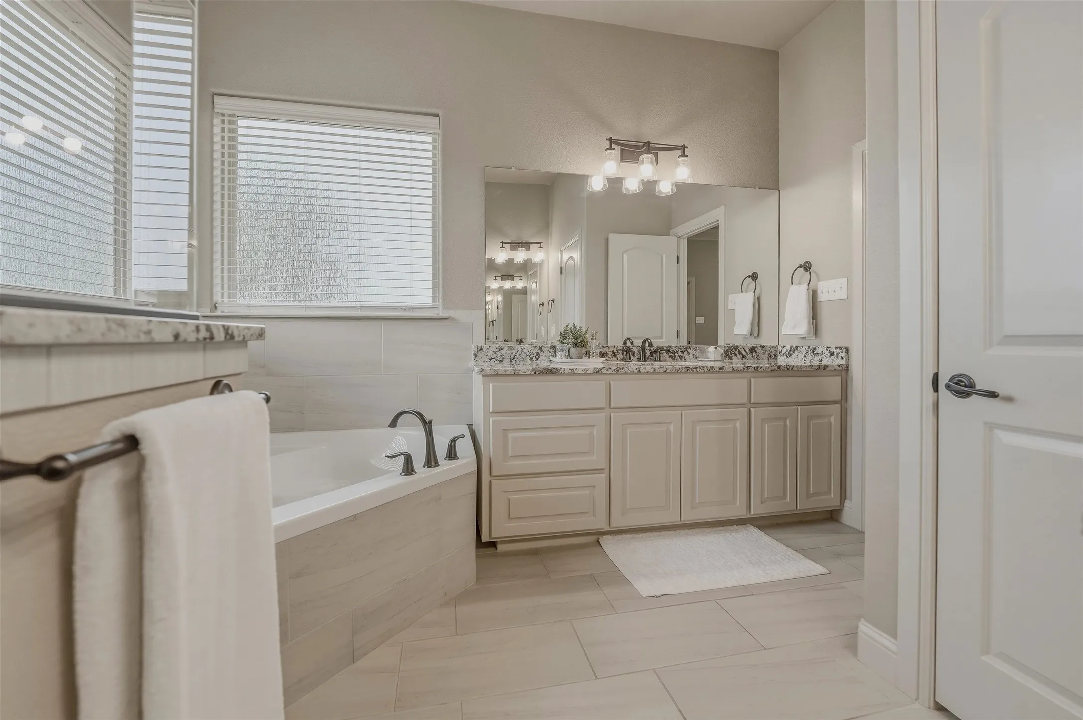 Single Family Residence For Sale in Johnson County , 125 Oak View Drive, Godley, Texas 76044, 4 Bedroom, 2 Bathroom, 2 Garage spaces, 2,198 Sqft, built in 2019, mls#21339783, Real Estate Agent in Godley, Homes For Sale in Johnson county, Homes For Sale in Godley, Realtor in Godley Texas, Real Estate Brokerage Independent Realty Texas, Luminita Cordes Realtor