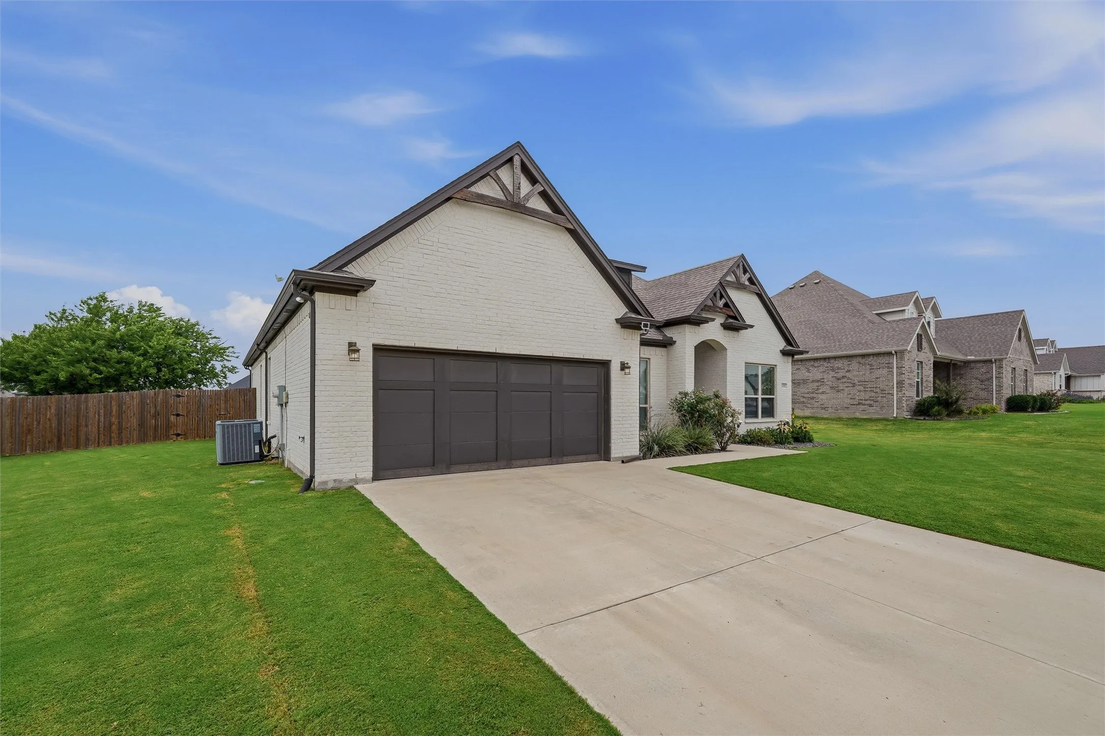 Single Family Residence For Sale in Johnson County , 125 Oak View Drive, Godley, Texas 76044, 4 Bedroom, 2 Bathroom, 2 Garage spaces, 2,198 Sqft, built in 2019, mls#21339783, Real Estate Agent in Godley, Homes For Sale in Johnson county, Homes For Sale in Godley, Realtor in Godley Texas, Real Estate Brokerage Independent Realty Texas, Luminita Cordes Realtor