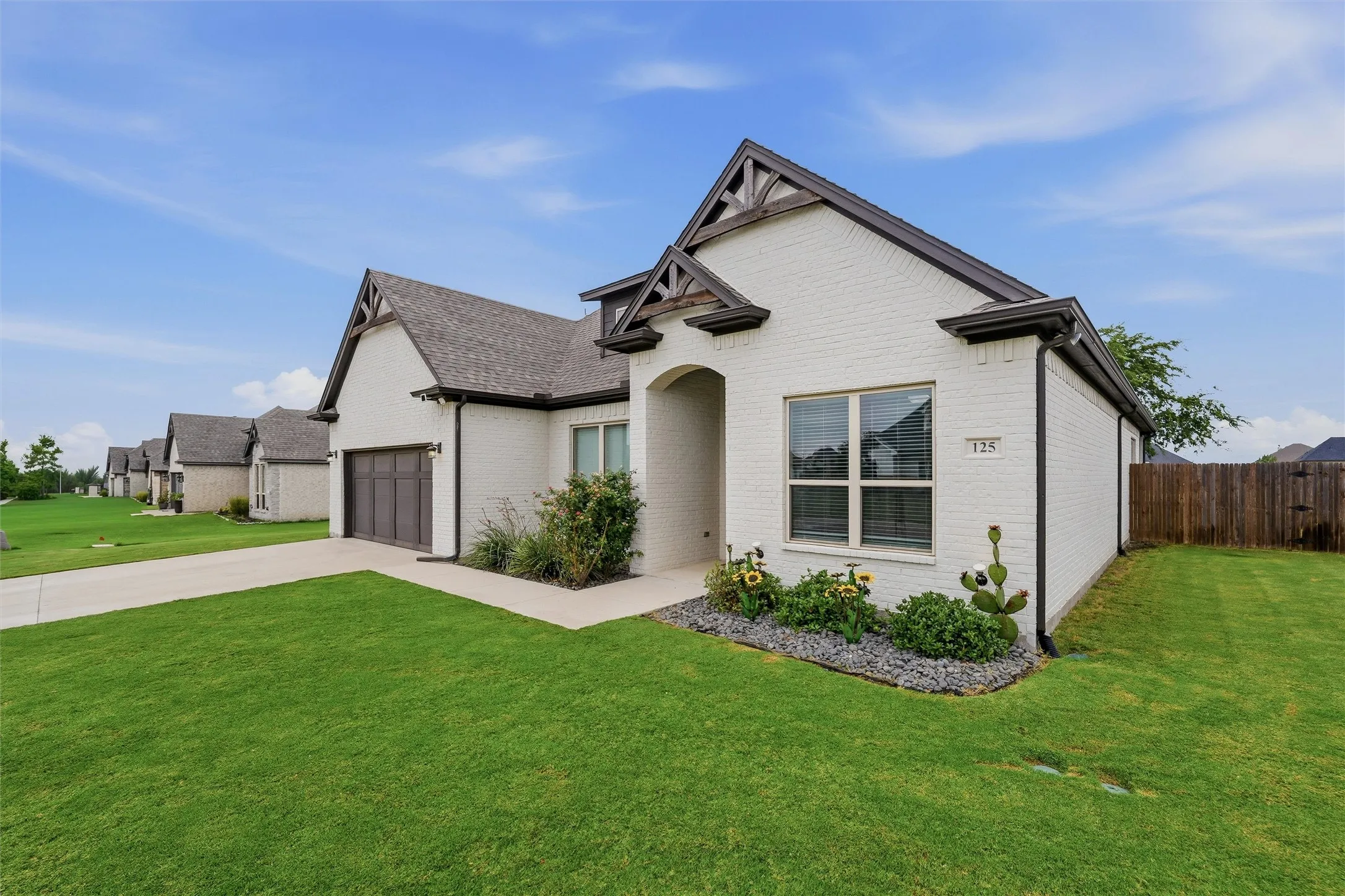 Single Family Residence For Sale in Johnson County , 125 Oak View Drive, Godley, Texas 76044, 4 Bedroom, 2 Bathroom, 2 Garage spaces, 2,198 Sqft, built in 2019, mls#21339783, Real Estate Agent in Godley, Homes For Sale in Johnson county, Homes For Sale in Godley, Realtor in Godley Texas, Real Estate Brokerage Independent Realty Texas, Luminita Cordes Realtor