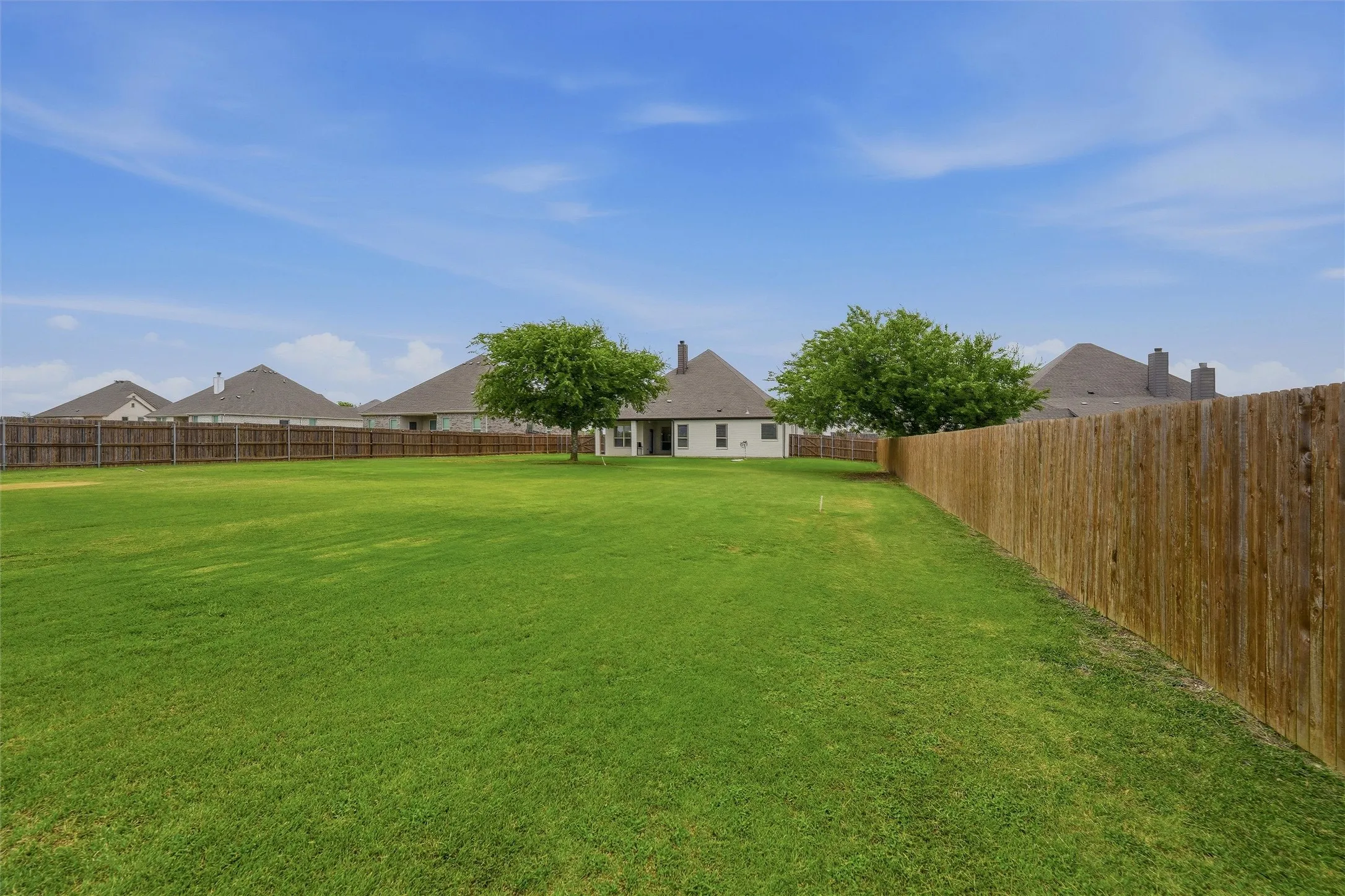 Single Family Residence For Sale in Johnson County , 125 Oak View Drive, Godley, Texas 76044, 4 Bedroom, 2 Bathroom, 2 Garage spaces, 2,198 Sqft, built in 2019, mls#21339783, Real Estate Agent in Godley, Homes For Sale in Johnson county, Homes For Sale in Godley, Realtor in Godley Texas, Real Estate Brokerage Independent Realty Texas, Luminita Cordes Realtor