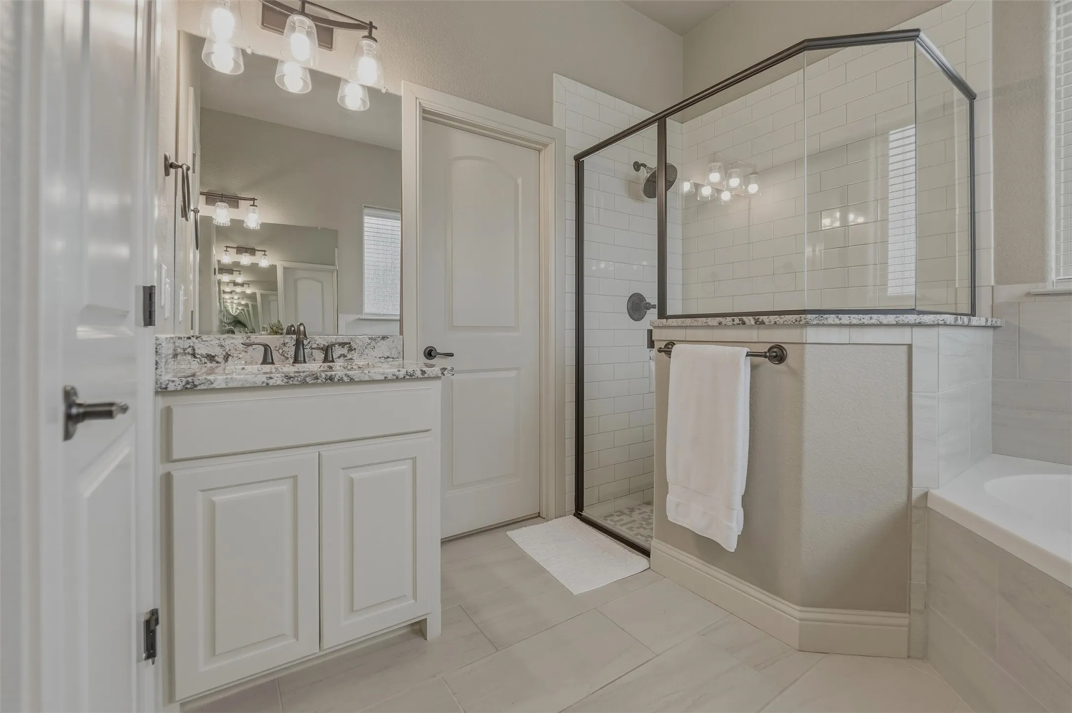 Single Family Residence For Sale in Johnson County , 125 Oak View Drive, Godley, Texas 76044, 4 Bedroom, 2 Bathroom, 2 Garage spaces, 2,198 Sqft, built in 2019, mls#21339783, Real Estate Agent in Godley, Homes For Sale in Johnson county, Homes For Sale in Godley, Realtor in Godley Texas, Real Estate Brokerage Independent Realty Texas, Luminita Cordes Realtor