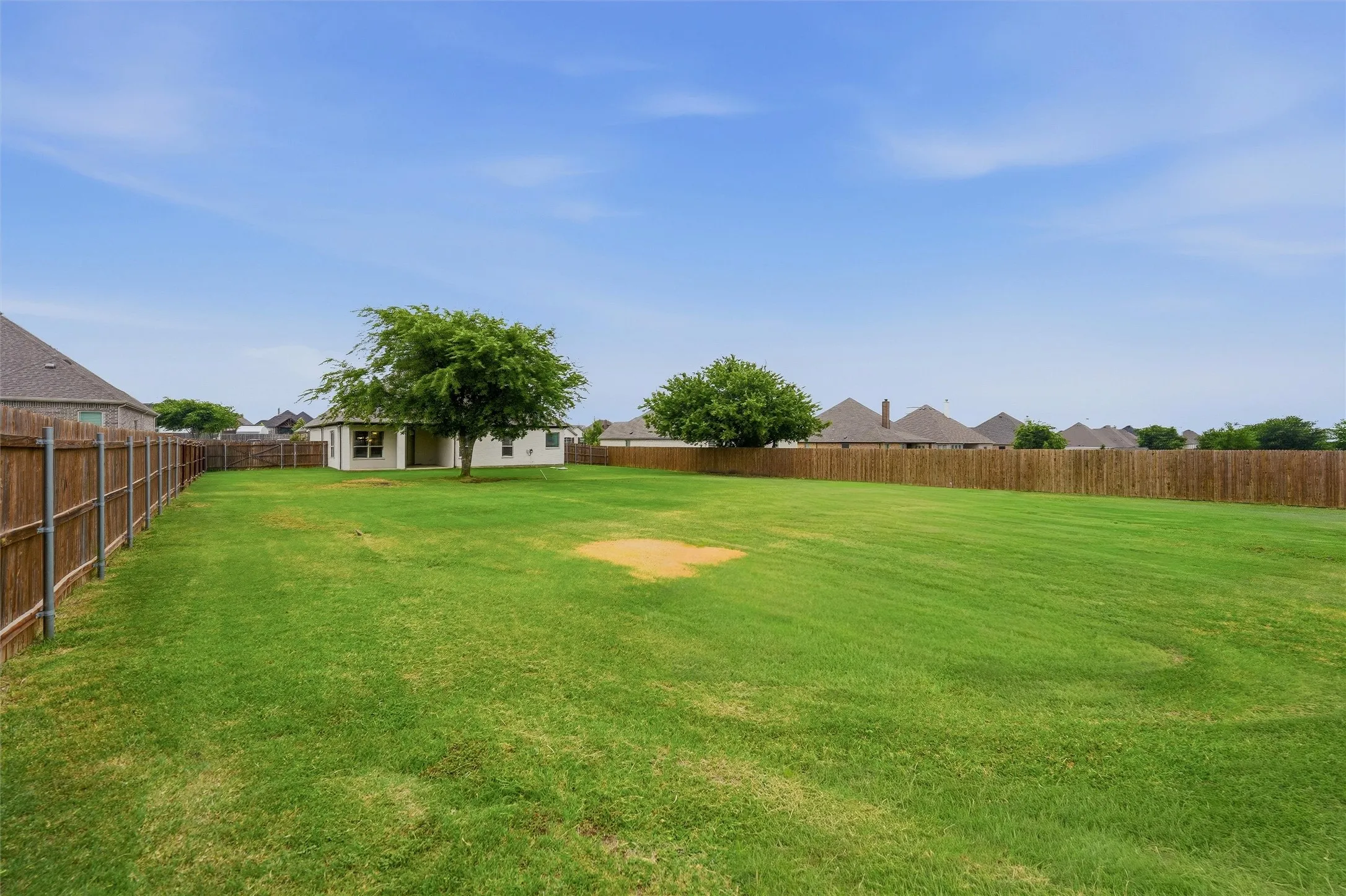 Single Family Residence For Sale in Johnson County , 125 Oak View Drive, Godley, Texas 76044, 4 Bedroom, 2 Bathroom, 2 Garage spaces, 2,198 Sqft, built in 2019, mls#21339783, Real Estate Agent in Godley, Homes For Sale in Johnson county, Homes For Sale in Godley, Realtor in Godley Texas, Real Estate Brokerage Independent Realty Texas, Luminita Cordes Realtor