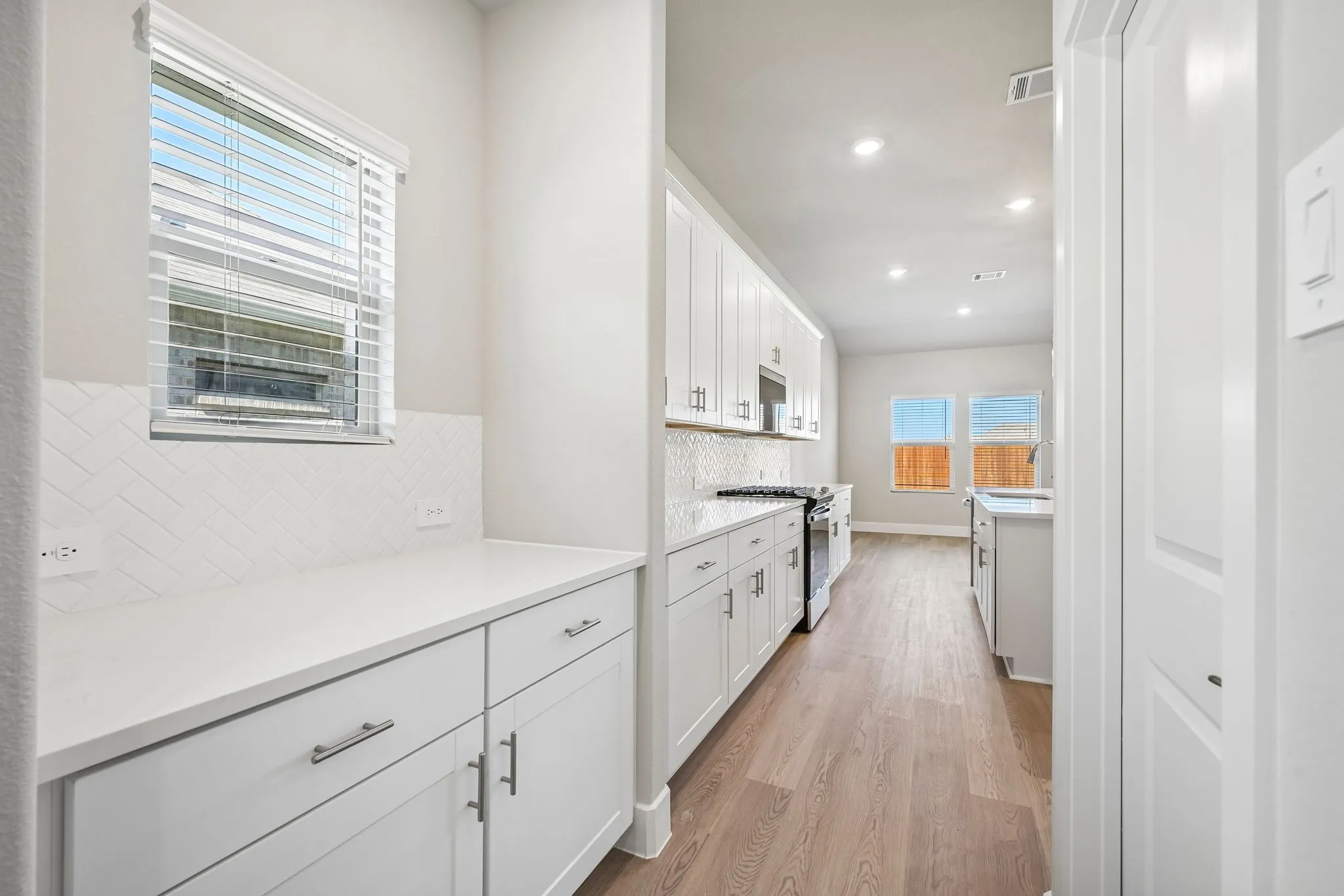  Photo is not of the actual home, but is an inspirational photo of builder’s model home and may depict options, furnishings, and/or decorator features that are not included.
