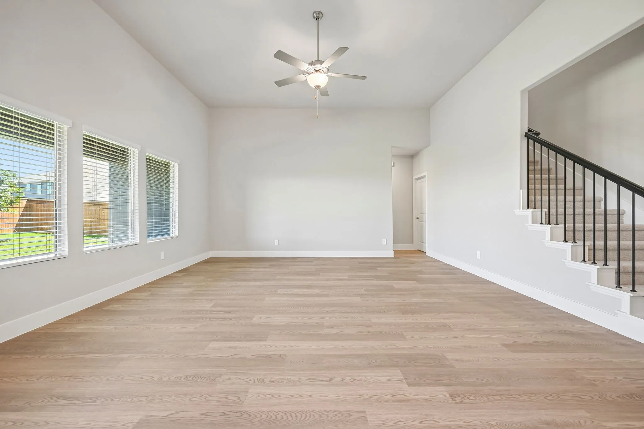  Photo is not of the actual home, but is an inspirational photo of builder’s model home and may depict options, furnishings, and/or decorator features that are not included.
