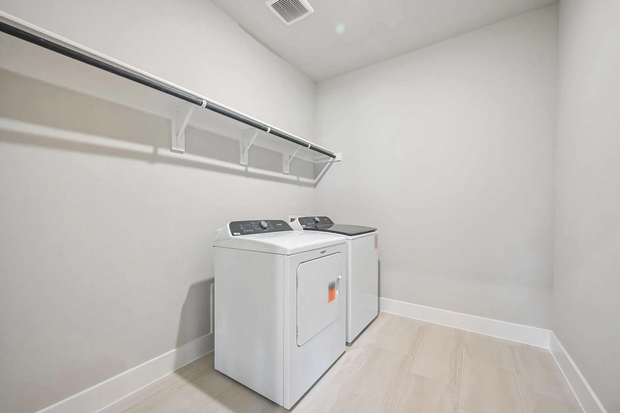  Photo is not of the actual home, but is an inspirational photo of builder’s model home and may depict options, furnishings, and/or decorator features that are not included.
