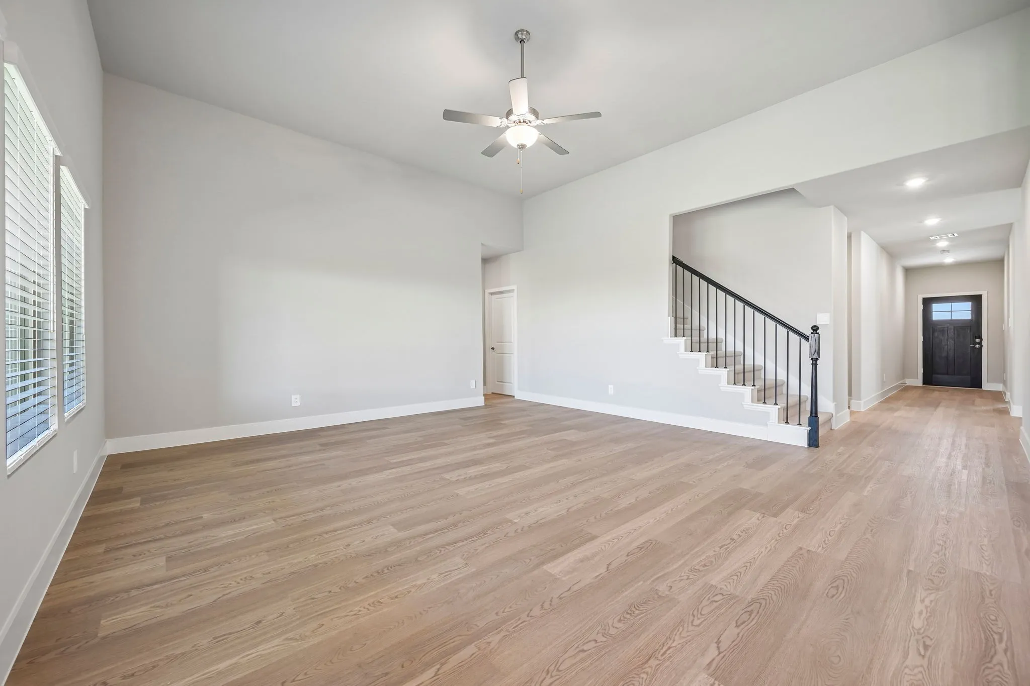  Photo is not of the actual home, but is an inspirational photo of builder’s model home and may depict options, furnishings, and/or decorator features that are not included.

