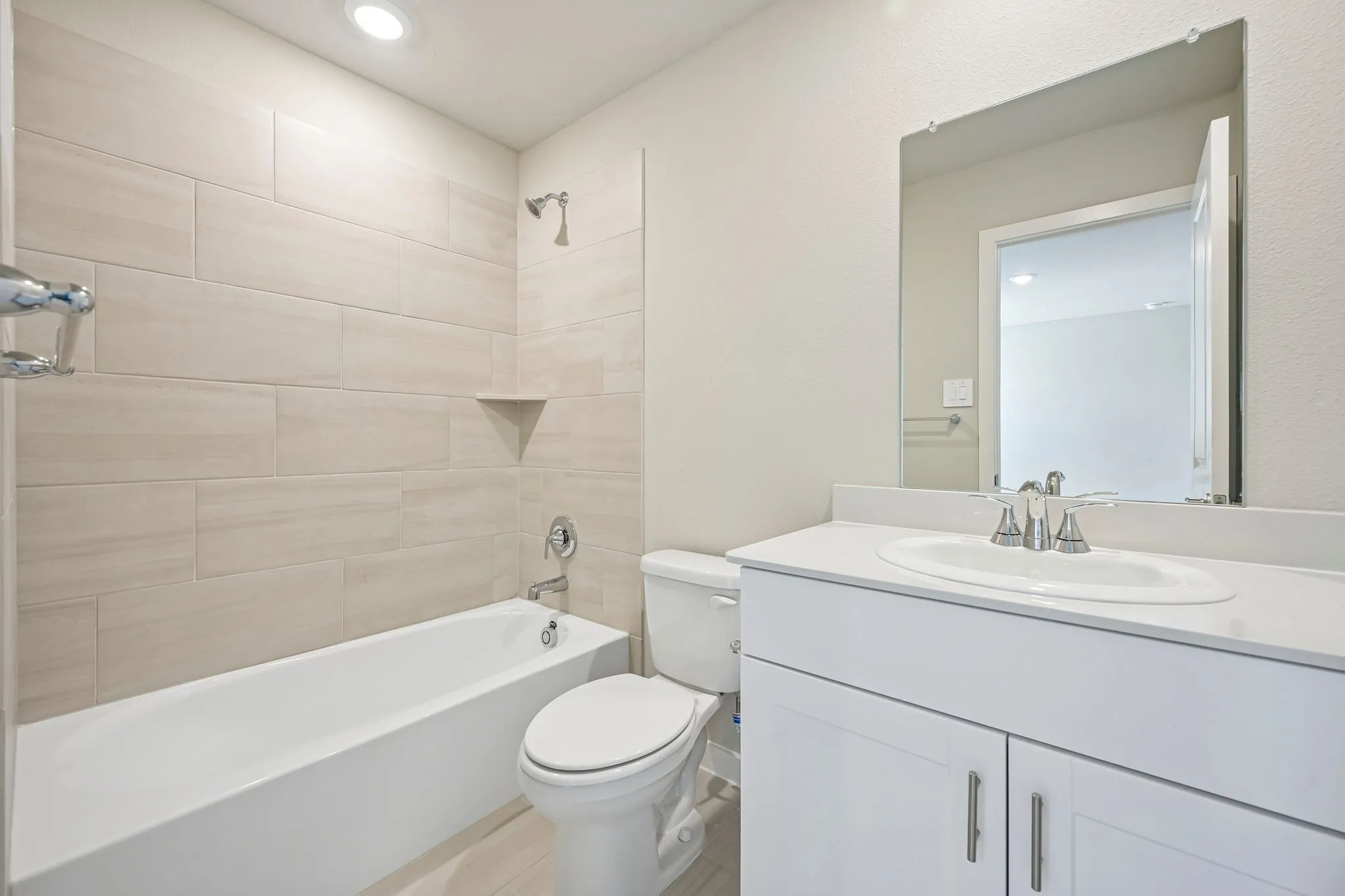  Photo is not of the actual home, but is an inspirational photo of builder’s model home and may depict options, furnishings, and/or decorator features that are not included.
