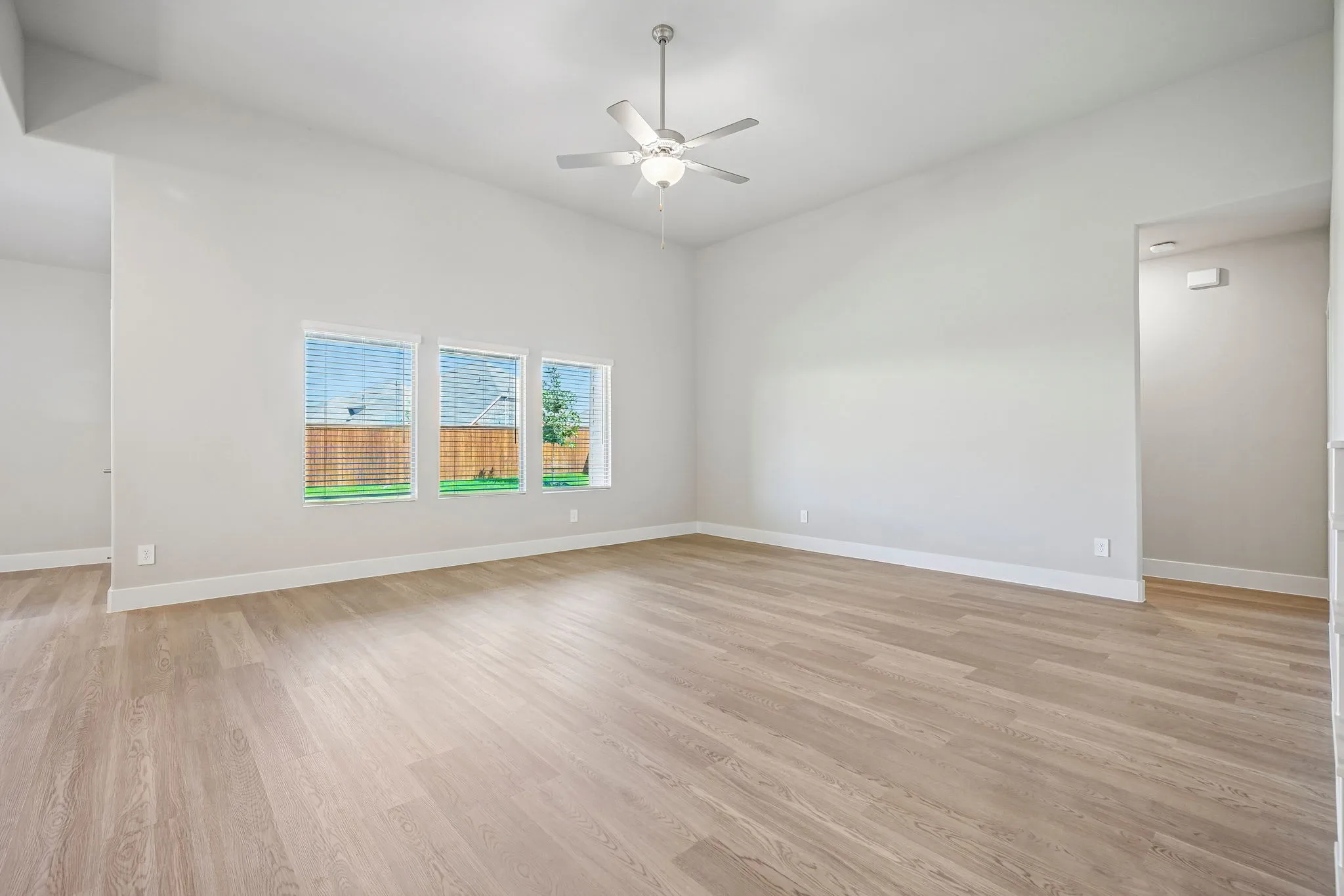  Photo is not of the actual home, but is an inspirational photo of builder’s model home and may depict options, furnishings, and/or decorator features that are not included.

