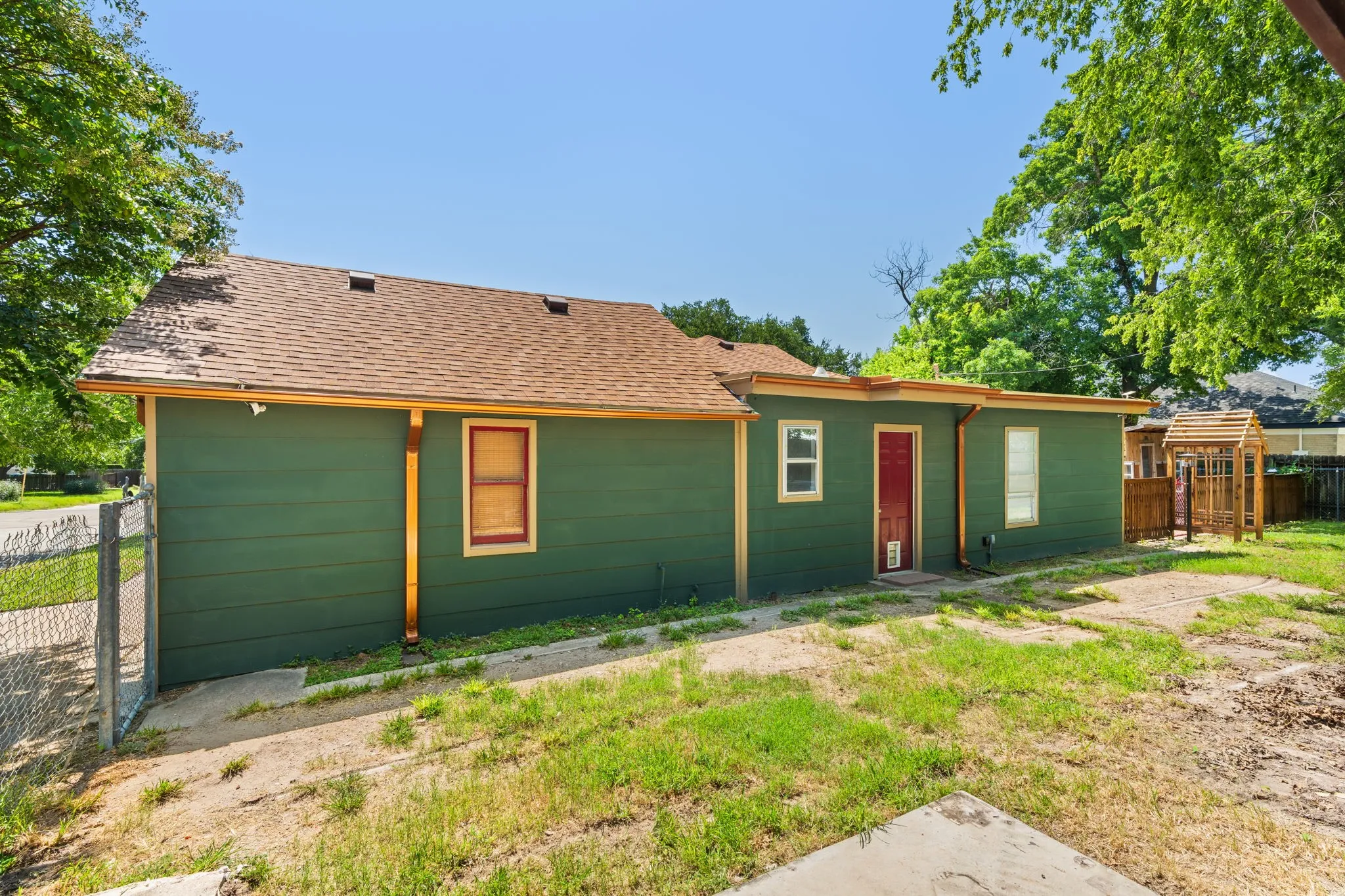 Single Family Residence For Sale in Bell County , 1120 N 1st Street, Temple, Texas 76501, 3 Bedroom, 2 Bathroom, 1 Garage spaces, 1,555 Sqft, built in 1946, mls#21341167, Real Estate Agent in Temple, Homes For Sale in Bell county, Homes For Sale in Temple, Realtor in Temple Texas, Real Estate Brokerage Independent Realty Texas, Luminita Cordes Realtor