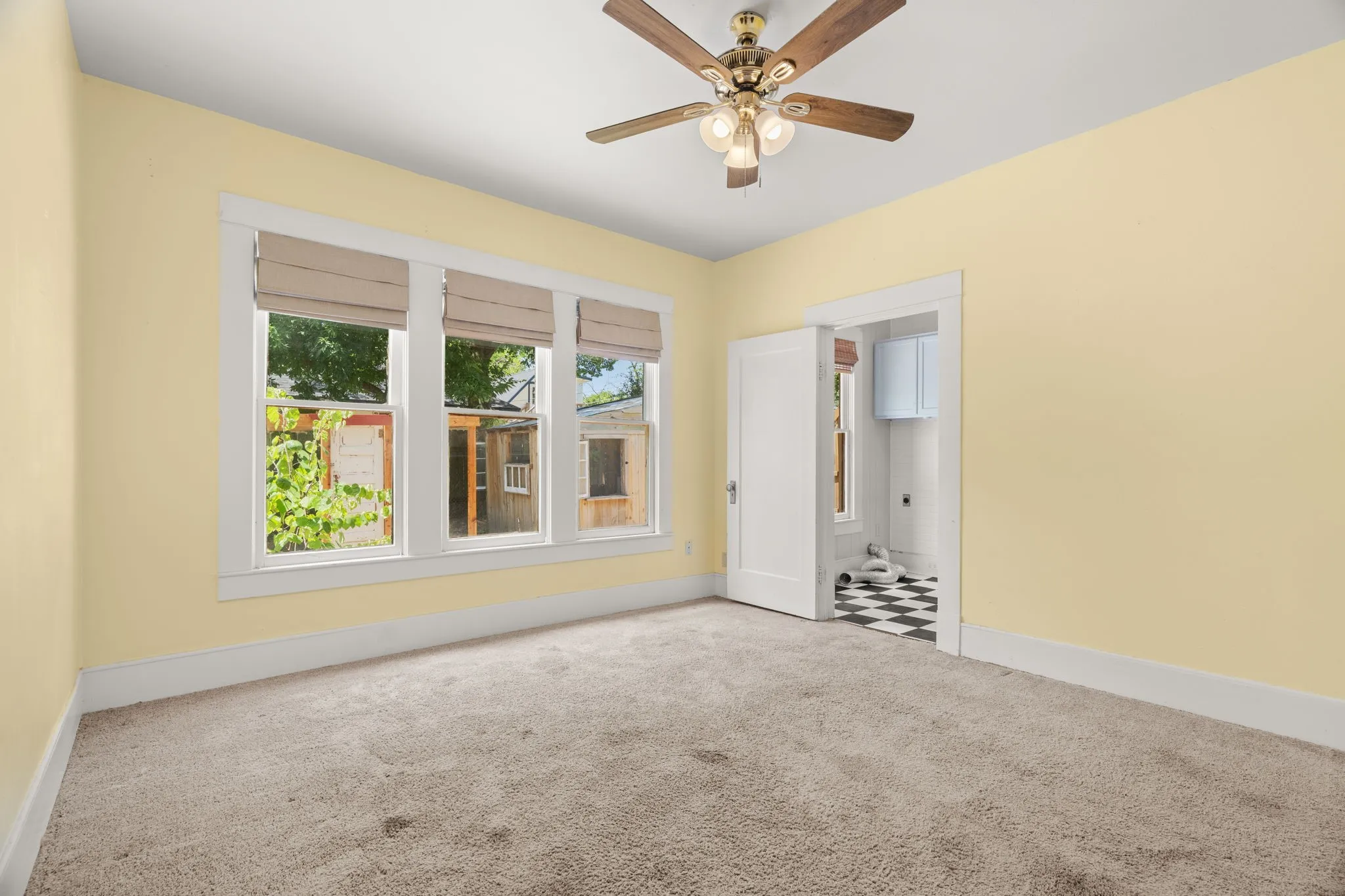 Single Family Residence For Sale in Bell County , 1120 N 1st Street, Temple, Texas 76501, 3 Bedroom, 2 Bathroom, 1 Garage spaces, 1,555 Sqft, built in 1946, mls#21341167, Real Estate Agent in Temple, Homes For Sale in Bell county, Homes For Sale in Temple, Realtor in Temple Texas, Real Estate Brokerage Independent Realty Texas, Luminita Cordes Realtor
