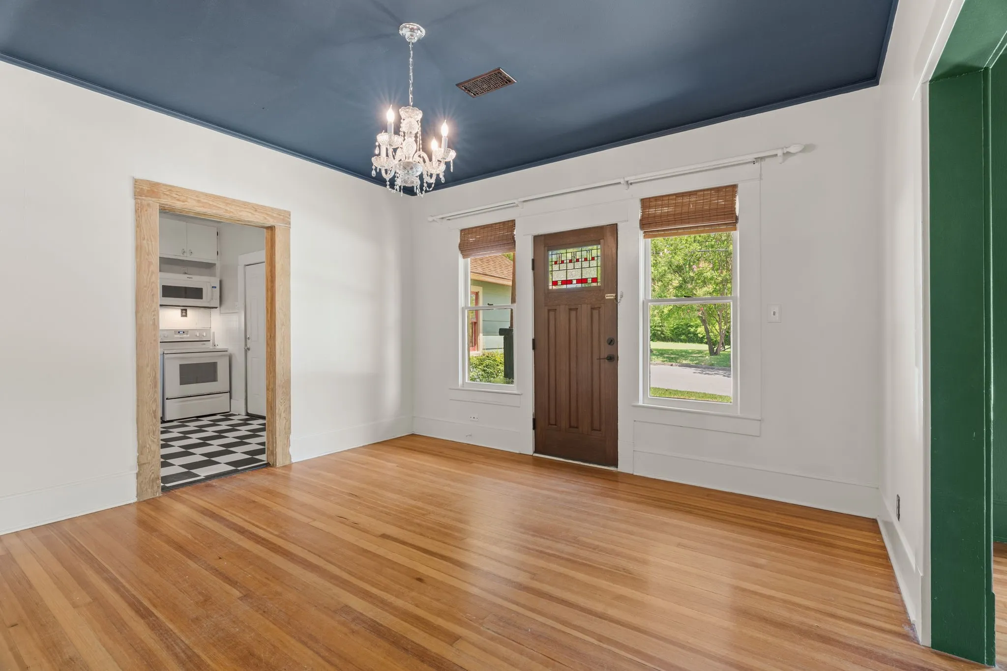 Single Family Residence For Sale in Bell County , 1120 N 1st Street, Temple, Texas 76501, 3 Bedroom, 2 Bathroom, 1 Garage spaces, 1,555 Sqft, built in 1946, mls#21341167, Real Estate Agent in Temple, Homes For Sale in Bell county, Homes For Sale in Temple, Realtor in Temple Texas, Real Estate Brokerage Independent Realty Texas, Luminita Cordes Realtor