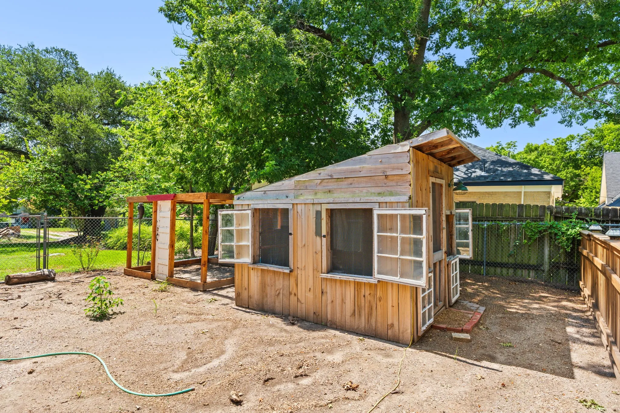 Single Family Residence For Sale in Bell County , 1120 N 1st Street, Temple, Texas 76501, 3 Bedroom, 2 Bathroom, 1 Garage spaces, 1,555 Sqft, built in 1946, mls#21341167, Real Estate Agent in Temple, Homes For Sale in Bell county, Homes For Sale in Temple, Realtor in Temple Texas, Real Estate Brokerage Independent Realty Texas, Luminita Cordes Realtor