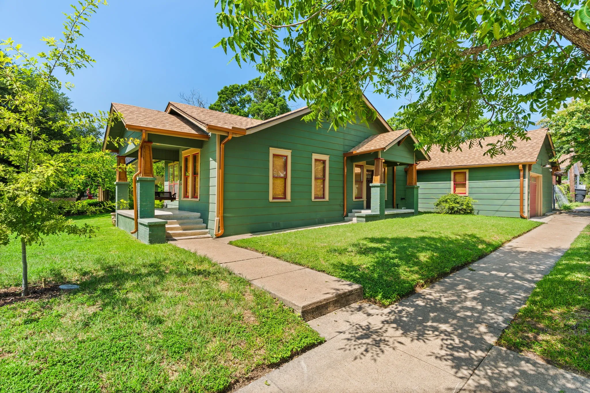 Single Family Residence For Sale in Bell County , 1120 N 1st Street, Temple, Texas 76501, 3 Bedroom, 2 Bathroom, 1 Garage spaces, 1,555 Sqft, built in 1946, mls#21341167, Real Estate Agent in Temple, Homes For Sale in Bell county, Homes For Sale in Temple, Realtor in Temple Texas, Real Estate Brokerage Independent Realty Texas, Luminita Cordes Realtor