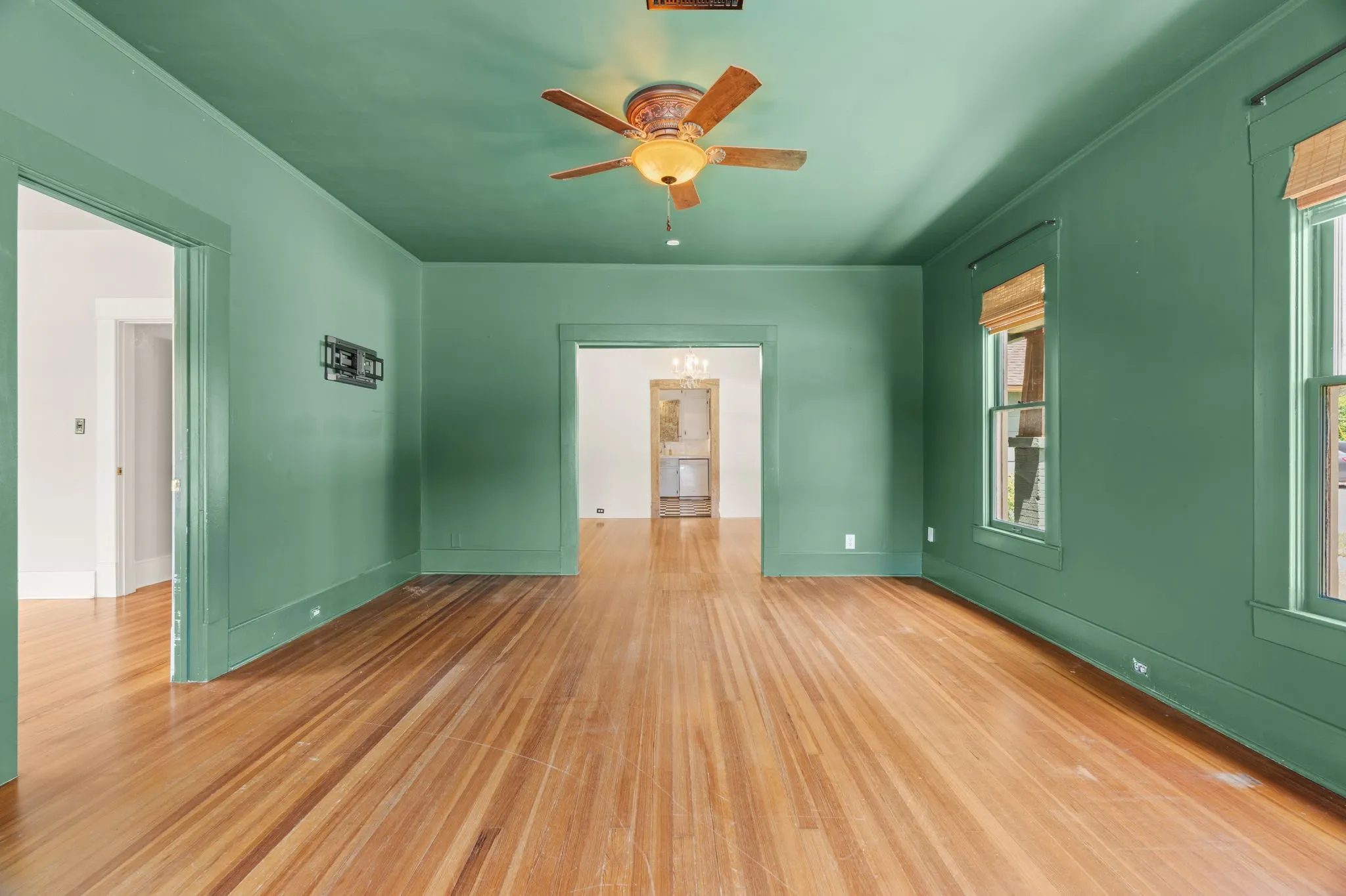 Single Family Residence For Sale in Bell County , 1120 N 1st Street, Temple, Texas 76501, 3 Bedroom, 2 Bathroom, 1 Garage spaces, 1,555 Sqft, built in 1946, mls#21341167, Real Estate Agent in Temple, Homes For Sale in Bell county, Homes For Sale in Temple, Realtor in Temple Texas, Real Estate Brokerage Independent Realty Texas, Luminita Cordes Realtor