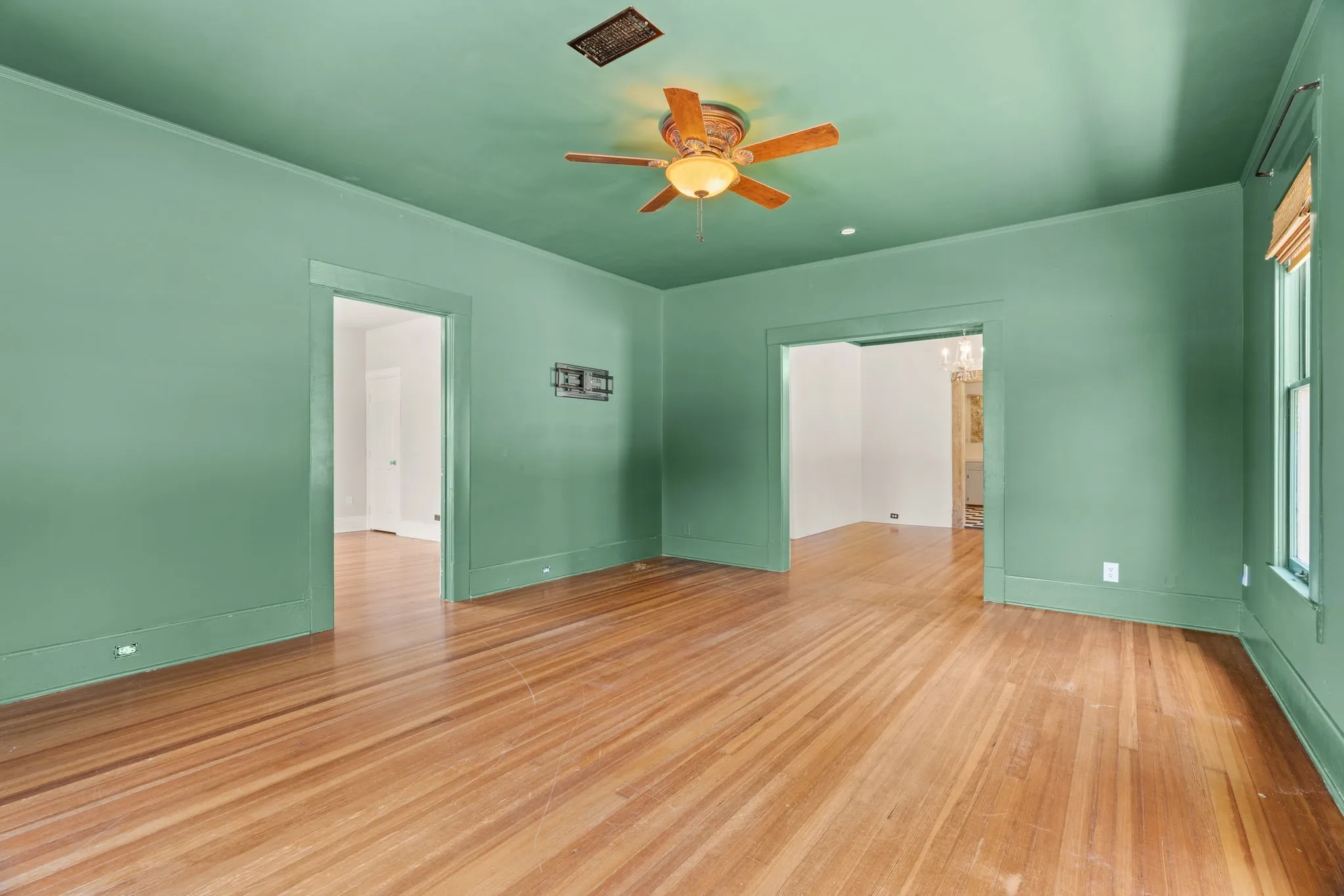 Single Family Residence For Sale in Bell County , 1120 N 1st Street, Temple, Texas 76501, 3 Bedroom, 2 Bathroom, 1 Garage spaces, 1,555 Sqft, built in 1946, mls#21341167, Real Estate Agent in Temple, Homes For Sale in Bell county, Homes For Sale in Temple, Realtor in Temple Texas, Real Estate Brokerage Independent Realty Texas, Luminita Cordes Realtor
