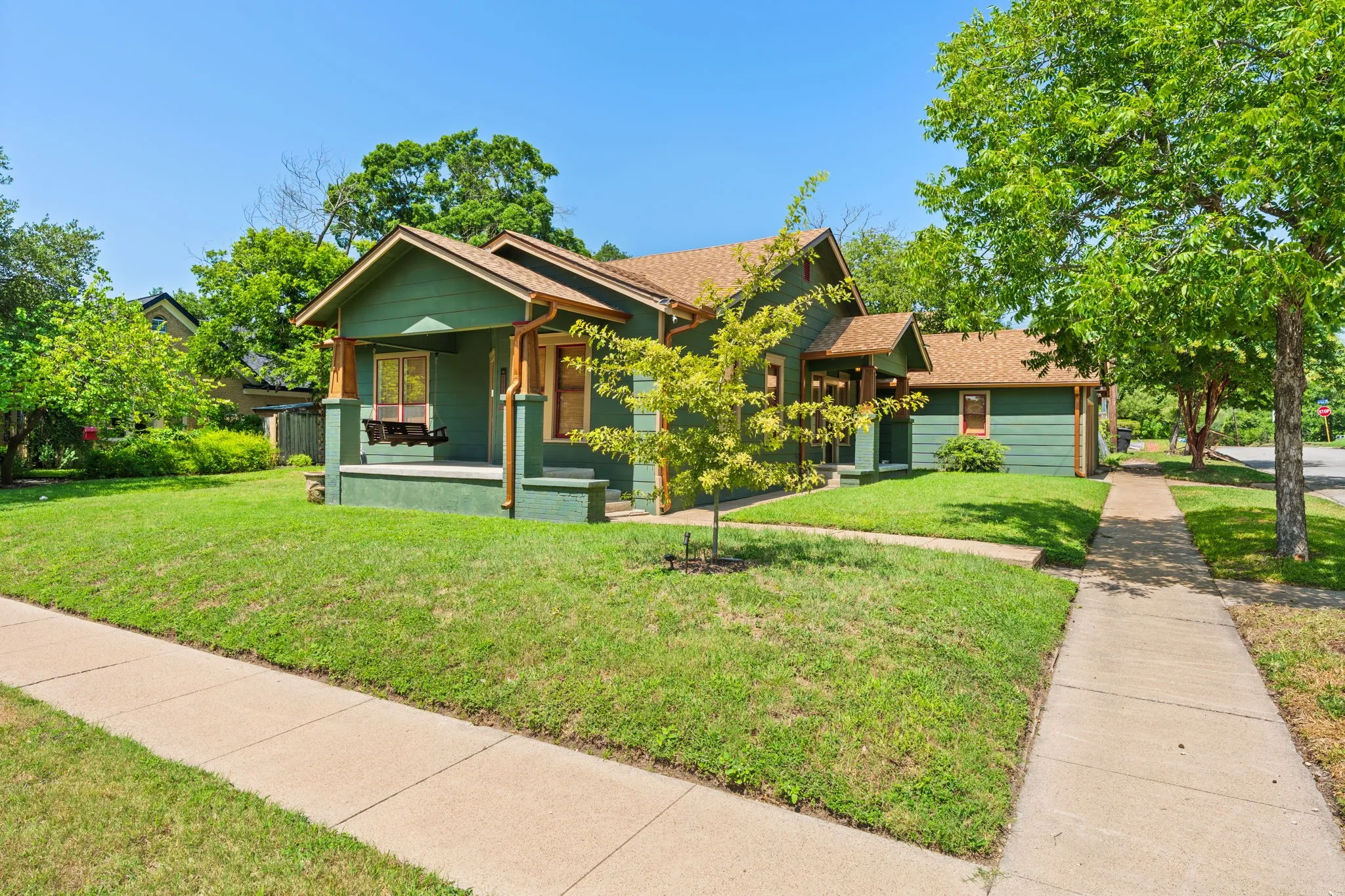 Single Family Residence For Sale in Bell County , 1120 N 1st Street, Temple, Texas 76501, 3 Bedroom, 2 Bathroom, 1 Garage spaces, 1,555 Sqft, built in 1946, mls#21341167, Real Estate Agent in Temple, Homes For Sale in Bell county, Homes For Sale in Temple, Realtor in Temple Texas, Real Estate Brokerage Independent Realty Texas, Luminita Cordes Realtor