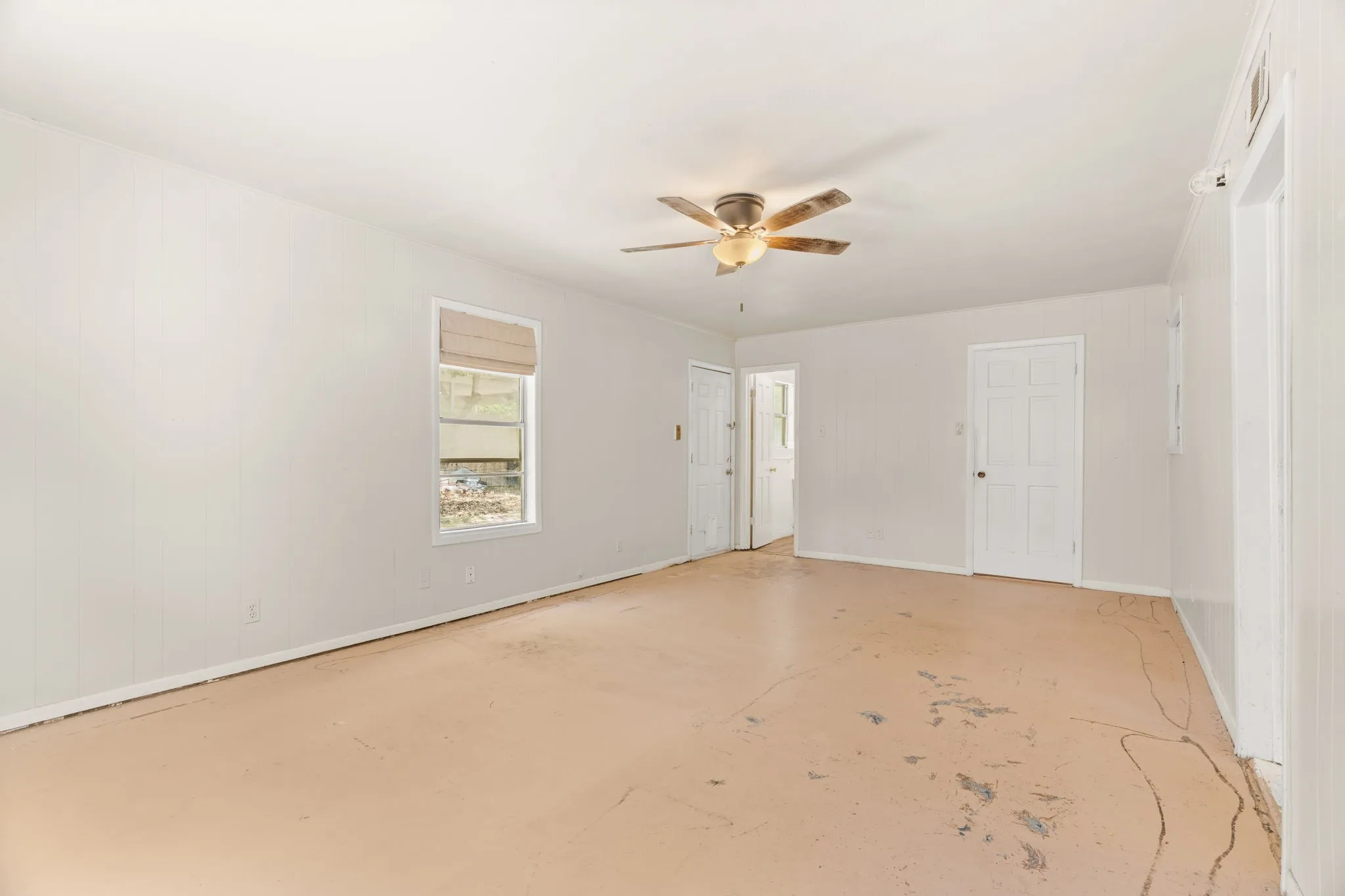 Single Family Residence For Sale in Bell County , 1120 N 1st Street, Temple, Texas 76501, 3 Bedroom, 2 Bathroom, 1 Garage spaces, 1,555 Sqft, built in 1946, mls#21341167, Real Estate Agent in Temple, Homes For Sale in Bell county, Homes For Sale in Temple, Realtor in Temple Texas, Real Estate Brokerage Independent Realty Texas, Luminita Cordes Realtor