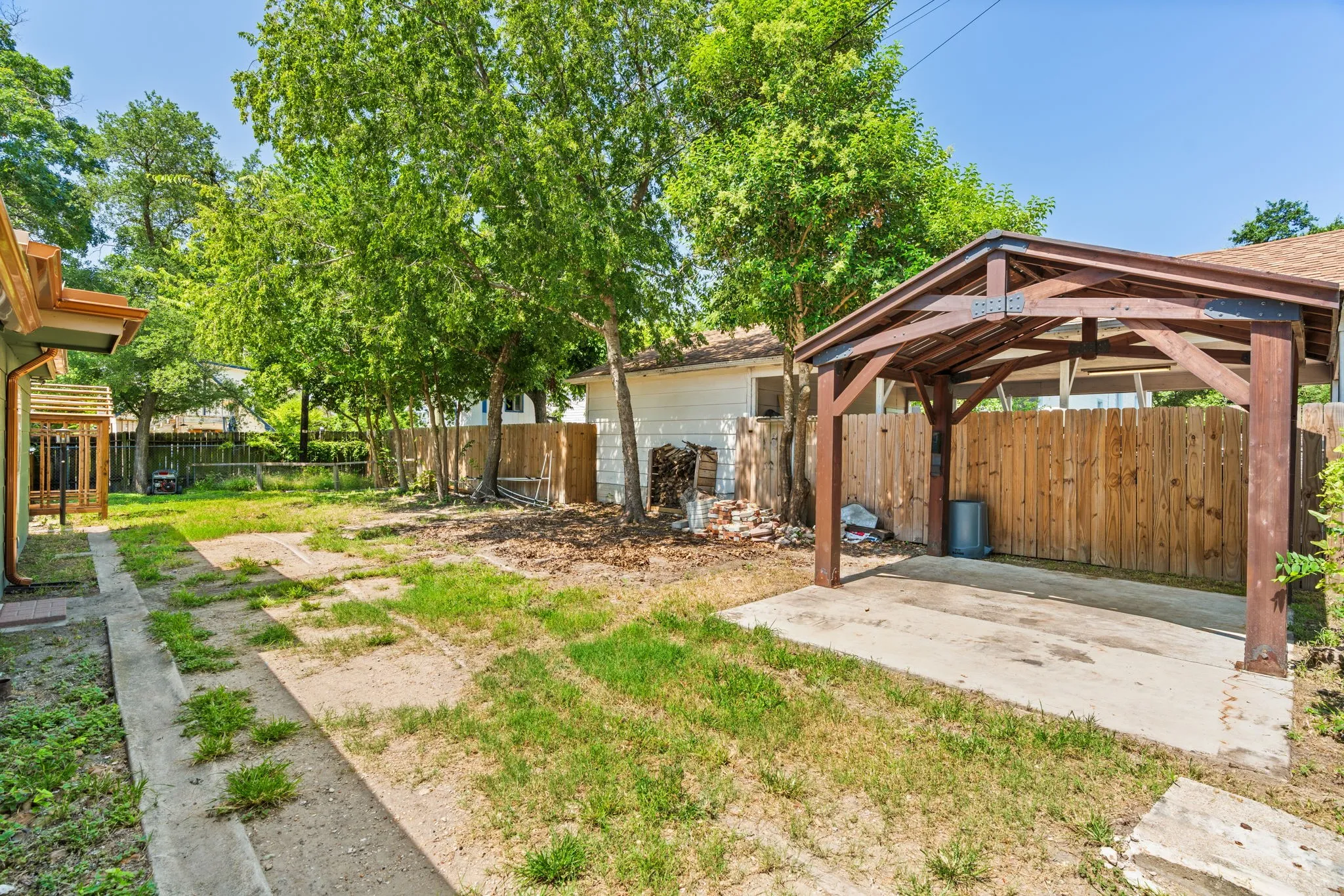 Single Family Residence For Sale in Bell County , 1120 N 1st Street, Temple, Texas 76501, 3 Bedroom, 2 Bathroom, 1 Garage spaces, 1,555 Sqft, built in 1946, mls#21341167, Real Estate Agent in Temple, Homes For Sale in Bell county, Homes For Sale in Temple, Realtor in Temple Texas, Real Estate Brokerage Independent Realty Texas, Luminita Cordes Realtor