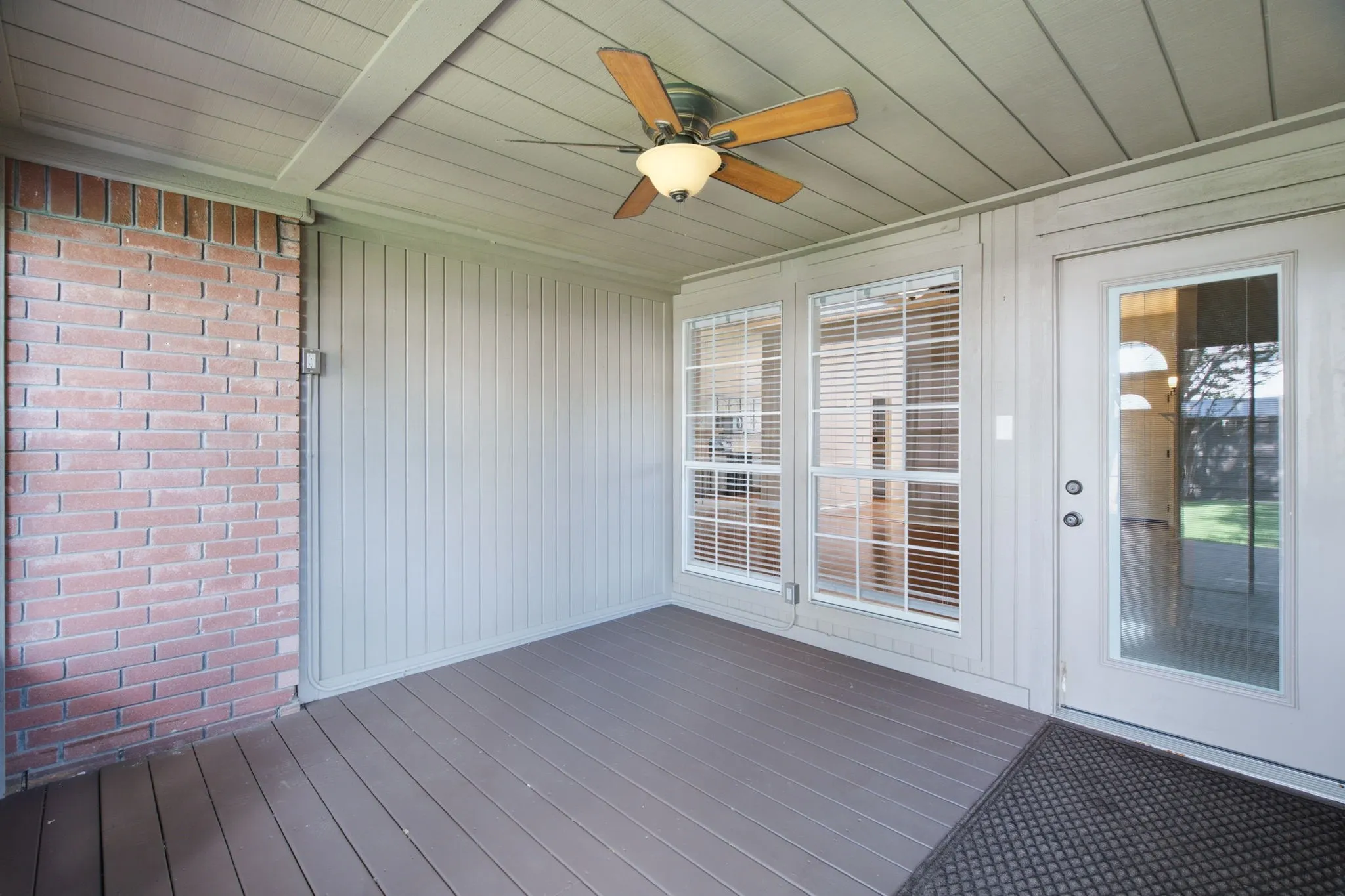 Single Family Residence For Sale in Denton County , 2074 Briarcliff Road, Lewisville, Texas 75067, 3 Bedroom, 2 Bathroom, 2 Garage spaces, 1,615 Sqft, built in 1988, mls#21341175, Real Estate Agent in Lewisville, Homes For Sale in Denton county, Homes For Sale in Lewisville, Realtor in Lewisville Texas, Real Estate Brokerage Independent Realty Texas, Luminita Cordes Realtor