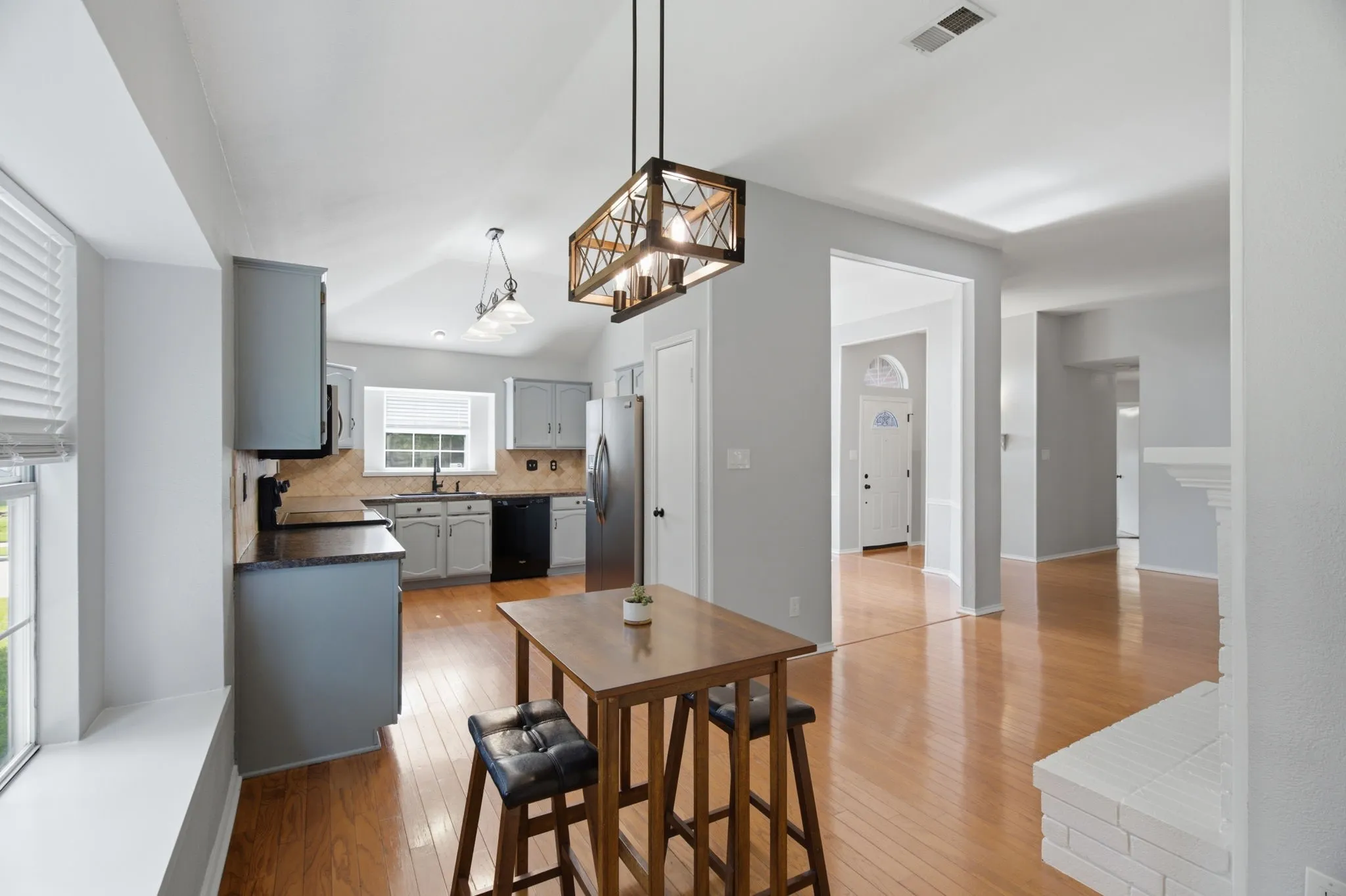 Single Family Residence For Sale in Denton County , 2074 Briarcliff Road, Lewisville, Texas 75067, 3 Bedroom, 2 Bathroom, 2 Garage spaces, 1,615 Sqft, built in 1988, mls#21341175, Real Estate Agent in Lewisville, Homes For Sale in Denton county, Homes For Sale in Lewisville, Realtor in Lewisville Texas, Real Estate Brokerage Independent Realty Texas, Luminita Cordes Realtor